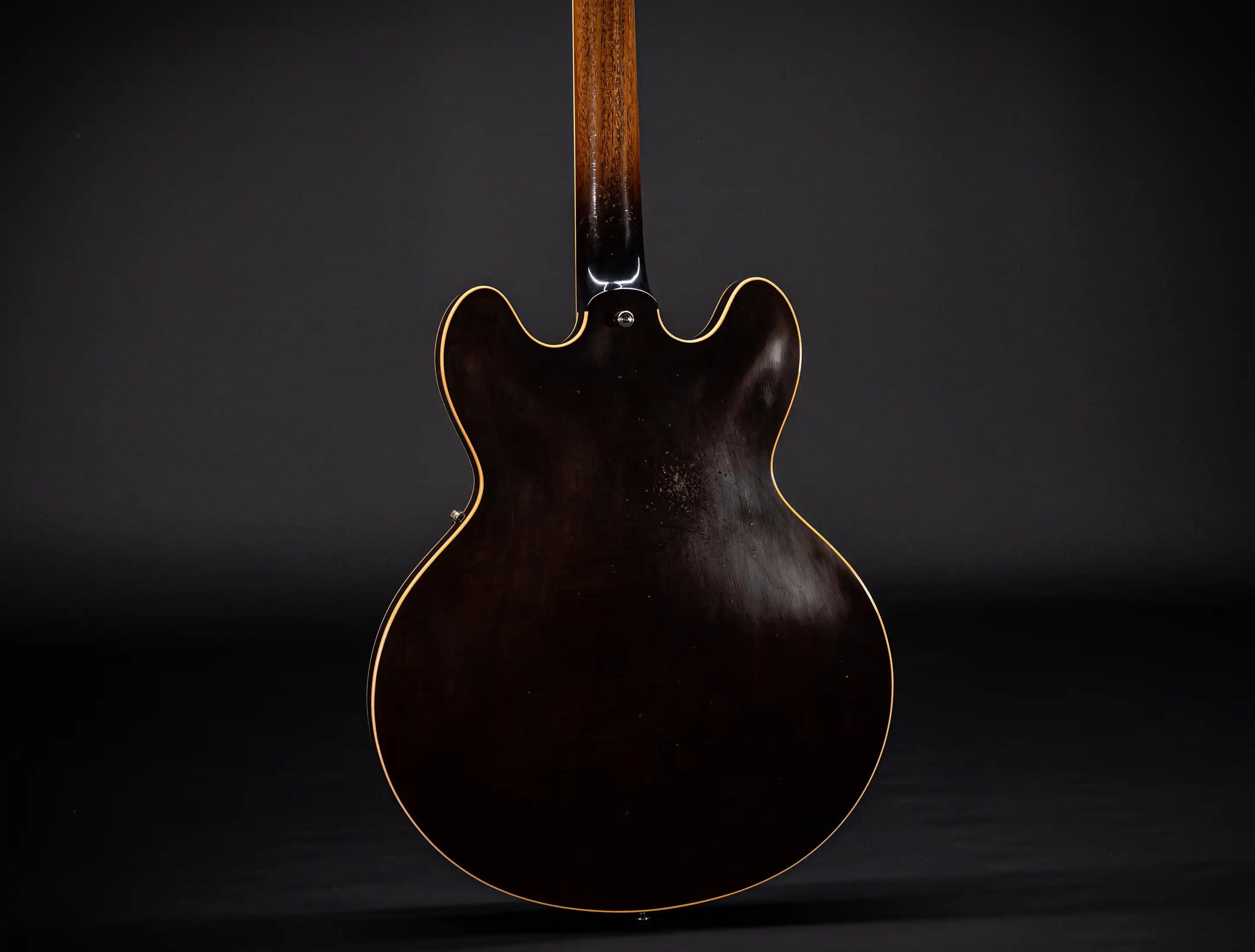 Galerie anzeigen (29 Bilder) a154476 Gibson-ES-335-1964-Custom-Shop-Murphy-Lab-Light-Aged-Figured-Maple-Antique-Walnut-Stain