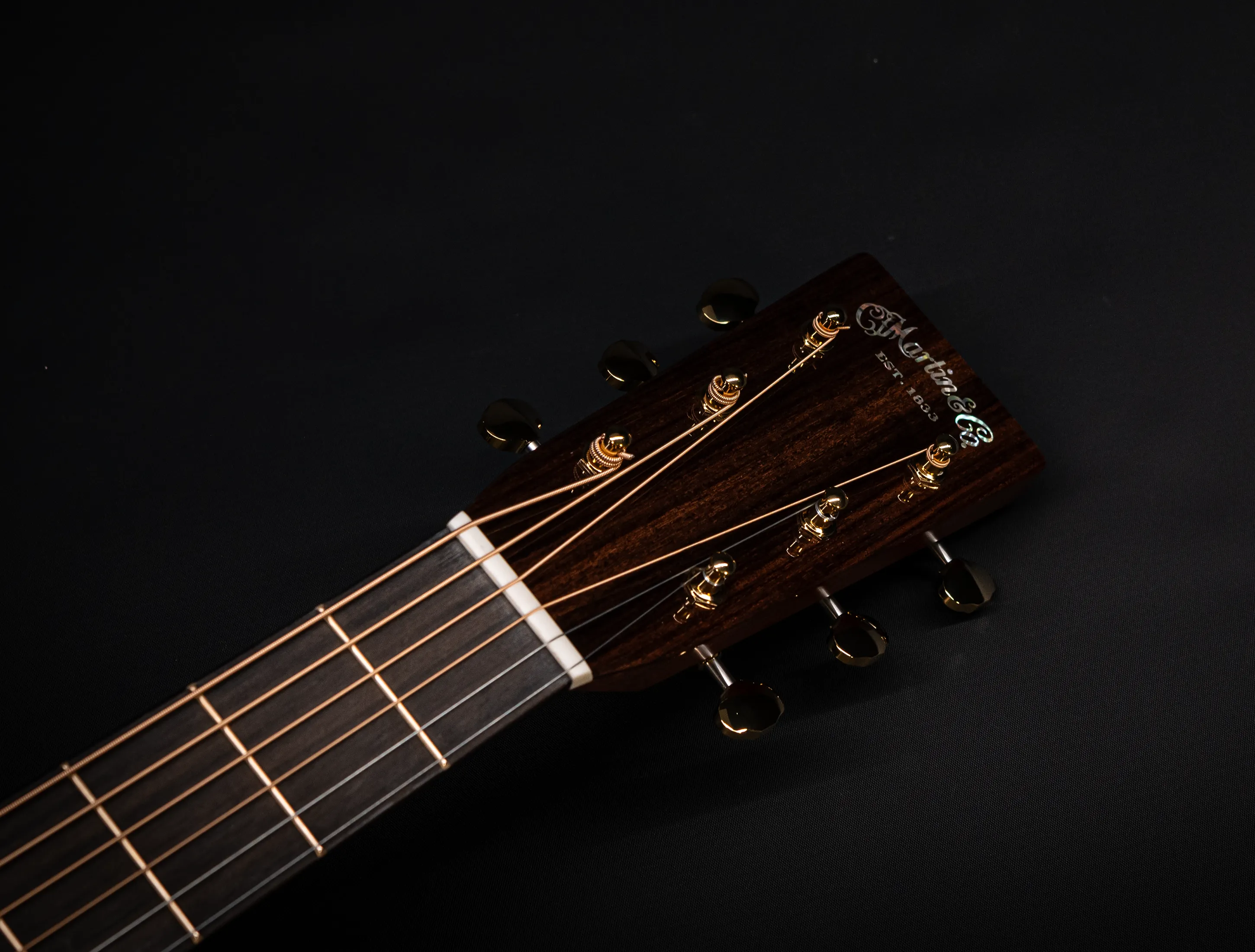 Show gallery (28 images) a170932 Martin 00-28 Modern Deluxe Musikhaus-Hermann