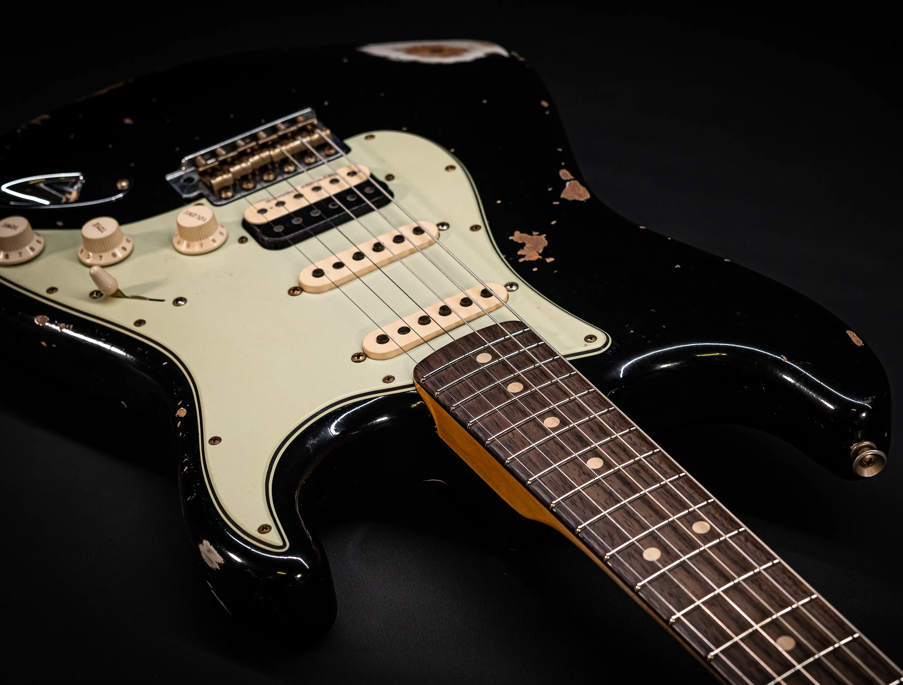 a173097Fender MBD Limited 1963 Humbucker Stratocaster Heavy Relic - Black Muikhaus-Hermann