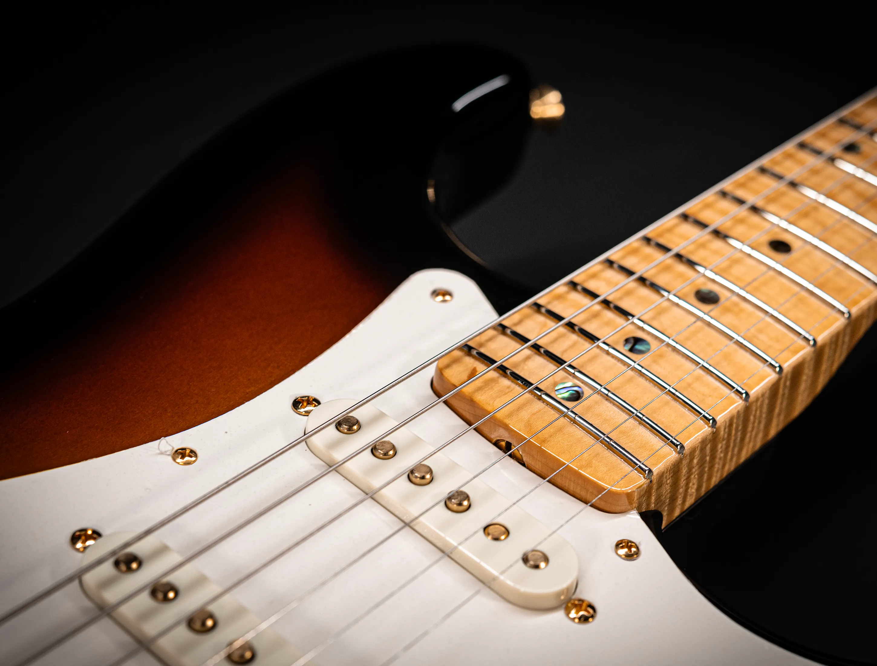 a165097 Fender 70th Anniversary Limited Stratocaster NOS Flame AAAA Neck - Sunburst