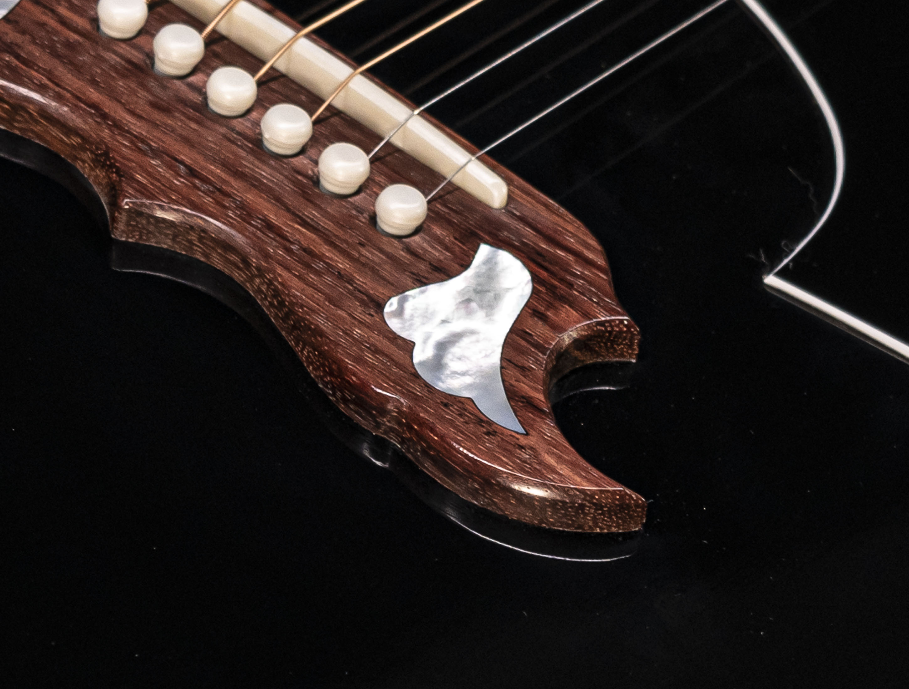 Show gallery (24 images) a110412 Gibson Elvis Dove Signature A Gift for the King - Ebony
