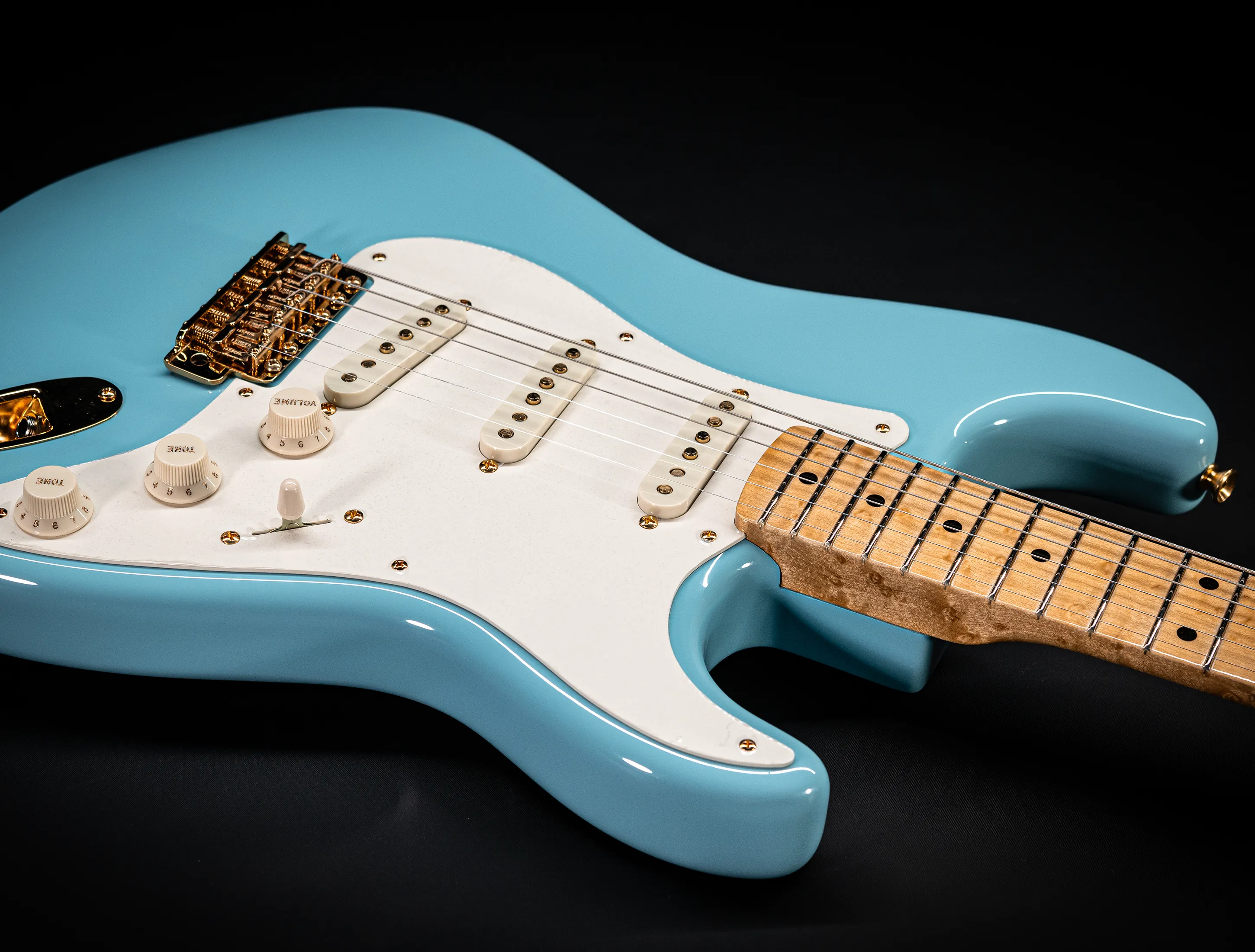 Fender 1959 Limited Stratocaster NOS Birdseye Neck Gold Hardware - Daphne Blue