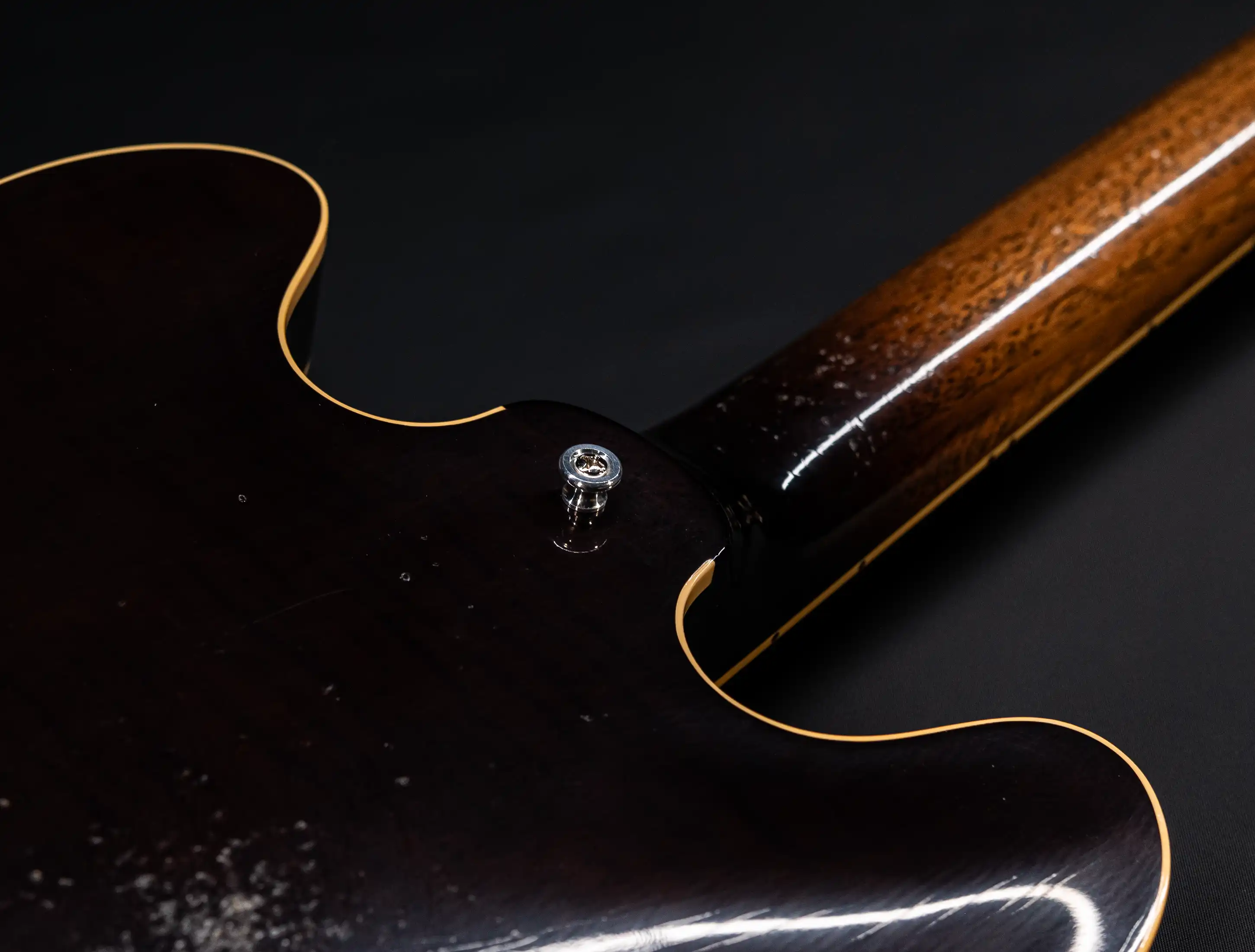 Galerie anzeigen (29 Bilder) a154460 Gibson-ES-335-1964-Custom-Shop-Murphy-Lab-Light-Aged-Figured-Maple-Antique-Walnut-Stain