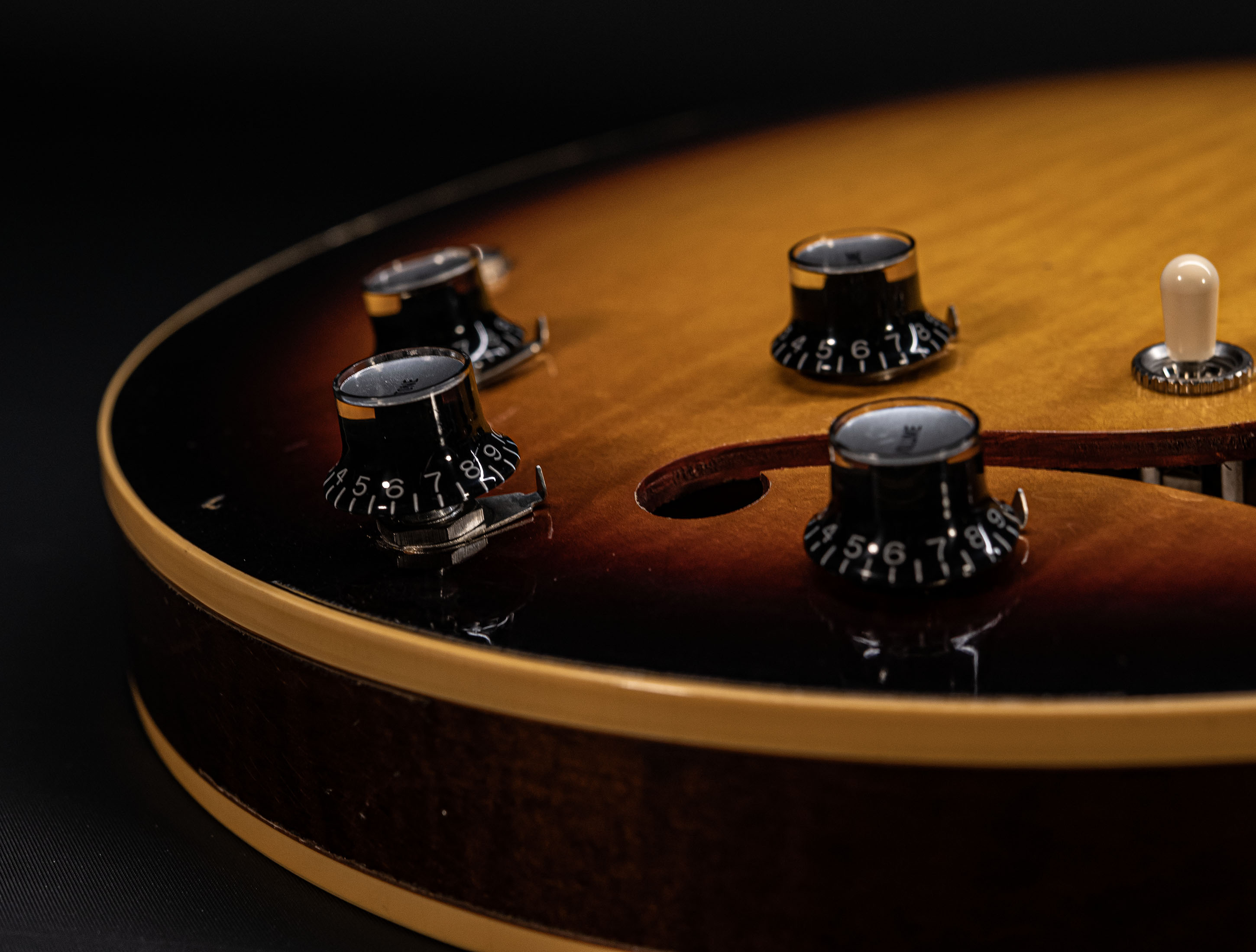 Galerie anzeigen (31 Bilder) a155102 Gibson-ES-335-1964-Custom-Shop-Murphy-Lab-Light-Aged-Figured-Maple-Antique-Vintage-Burst