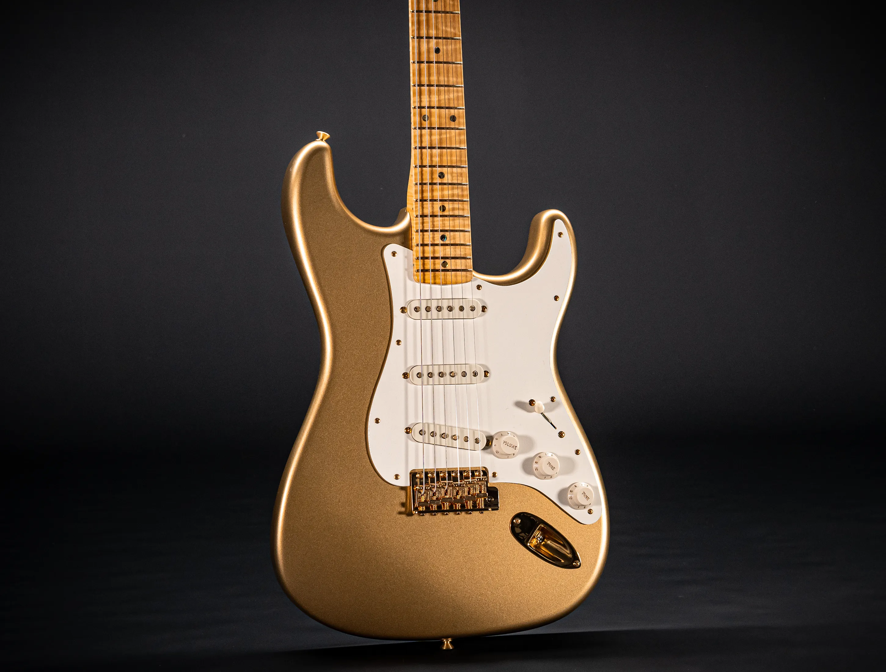 Fender 70th Anniversary Limited Stratocaster NOS Mastergrade Flame AAAA Neck - Aztec Gold