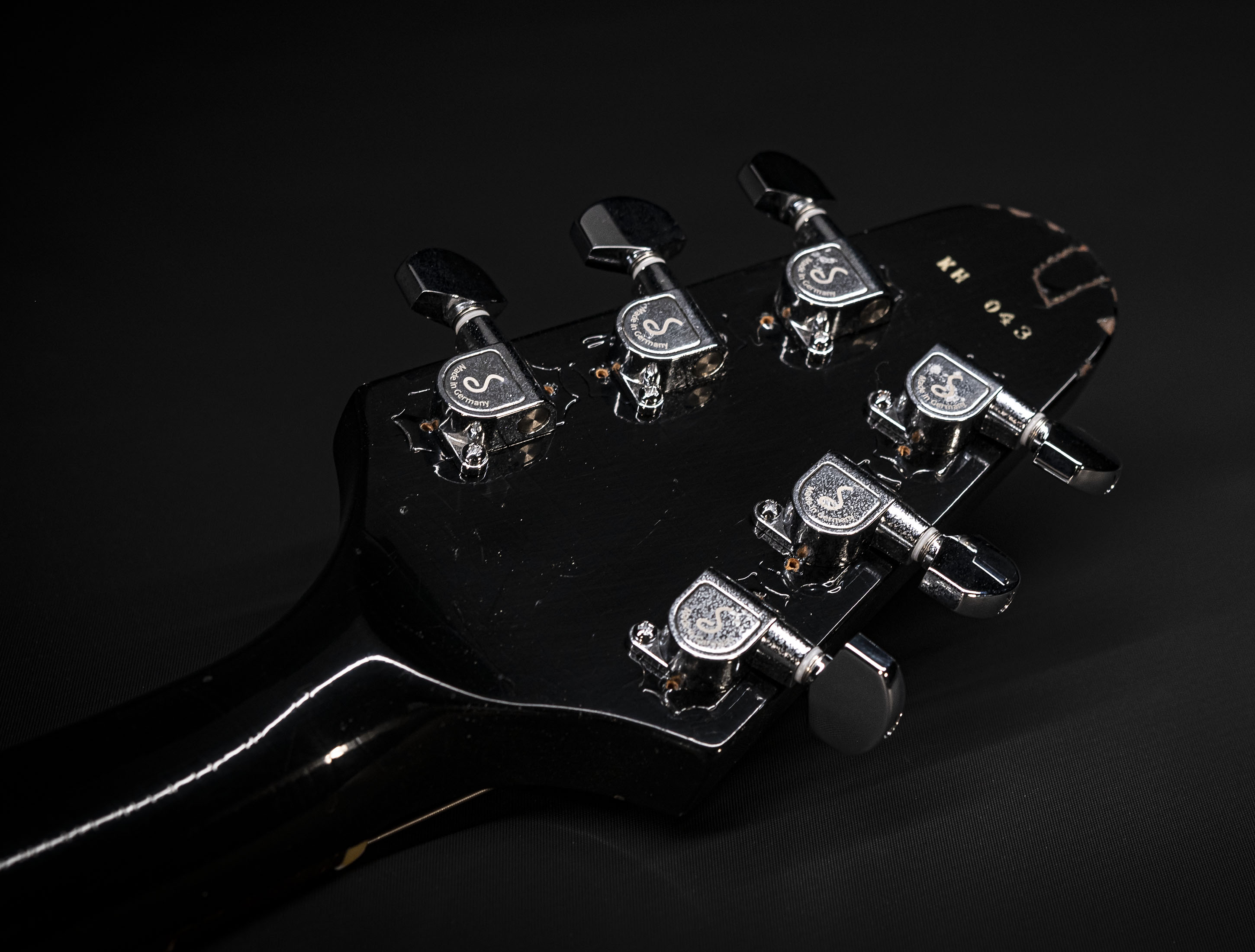 a133621-Gibson-Kirk-Hammett-1979-Flying-V-Ebony a133621-gibson-kirk-hammett-1979-flying-v-ebony