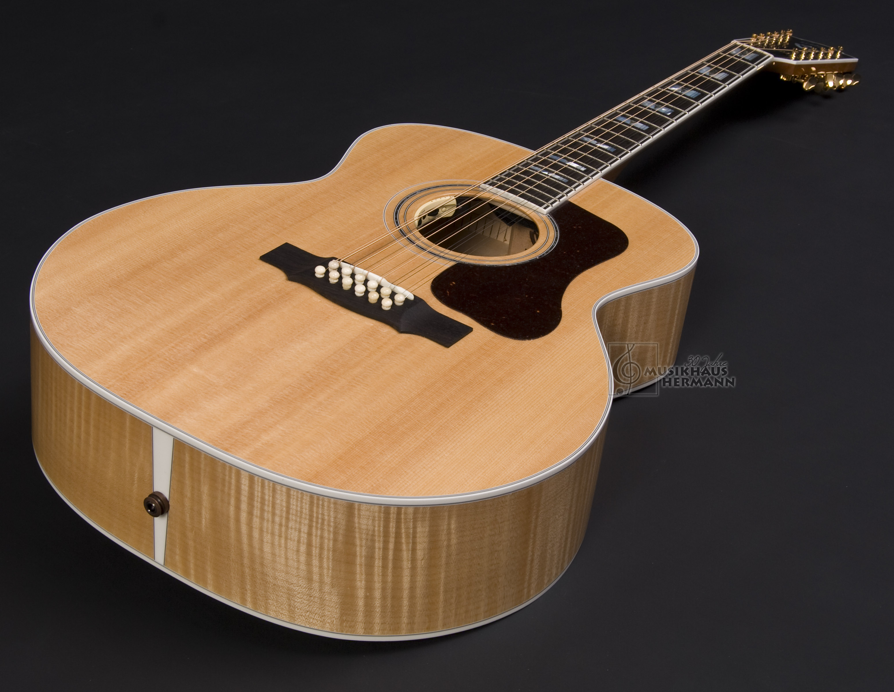 Galerie anzeigen (13 Bilder) a7-0843-guild-f512e-maple