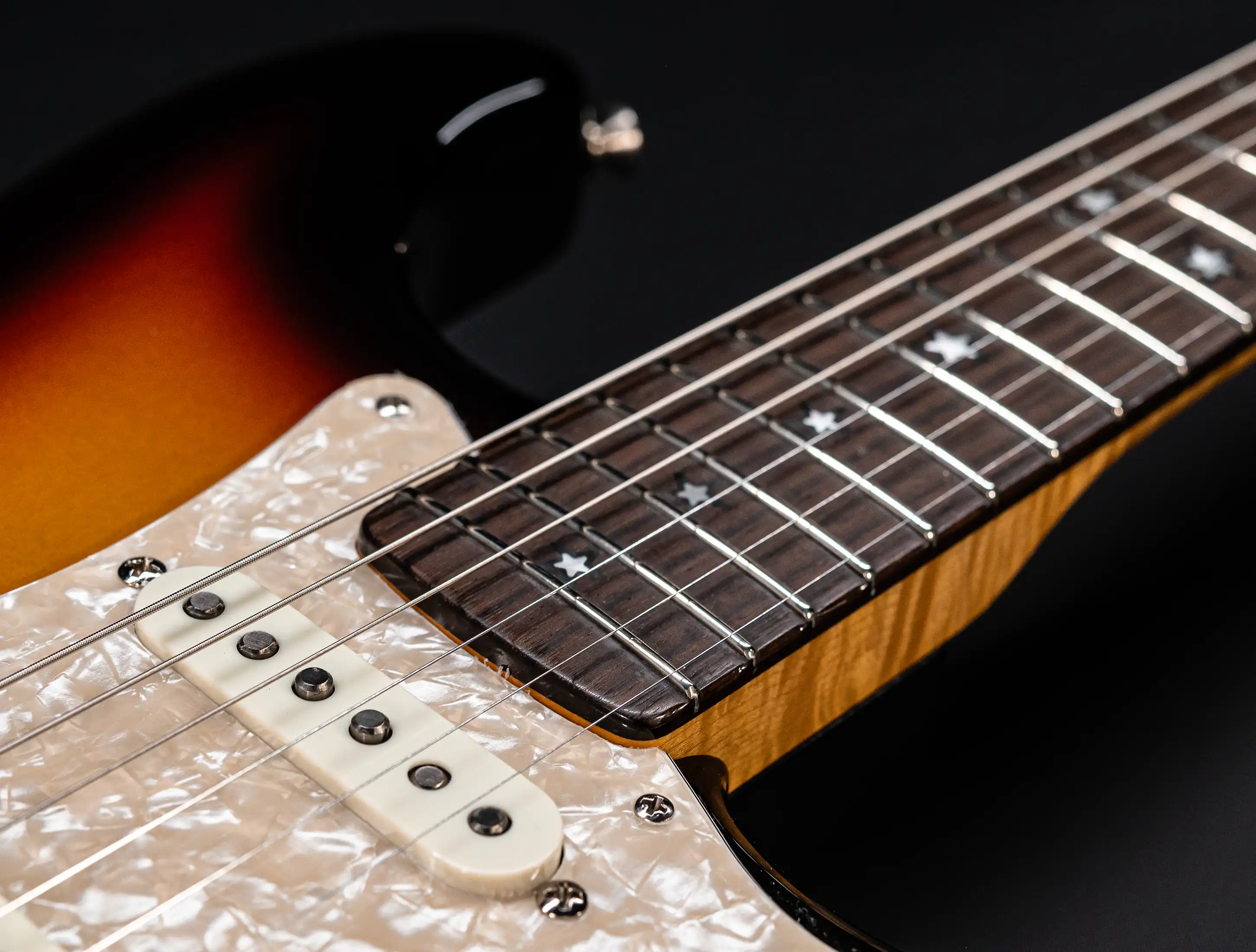 a154615 Fender-MBD-Limited-60s-STARS-Stratocaster-NOS-flame-Neck-Sunburst