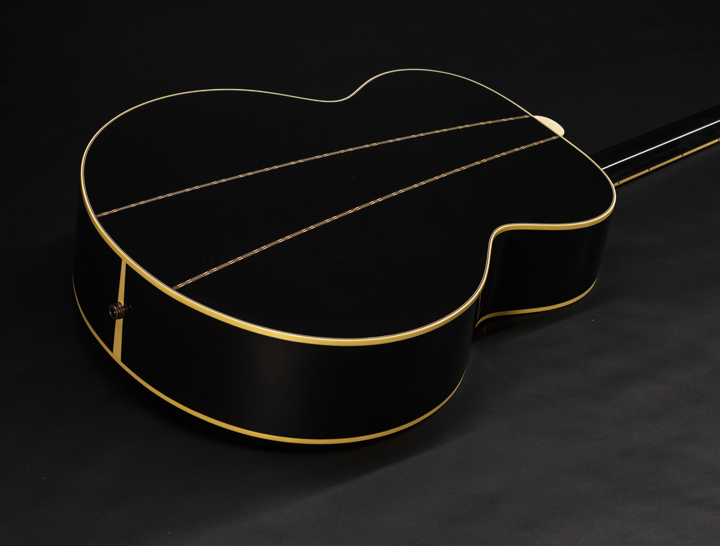 Show gallery (22 images) a110399 gibson-elvis-sj-200-signature-the-king-of-rock-and-roll-ebony