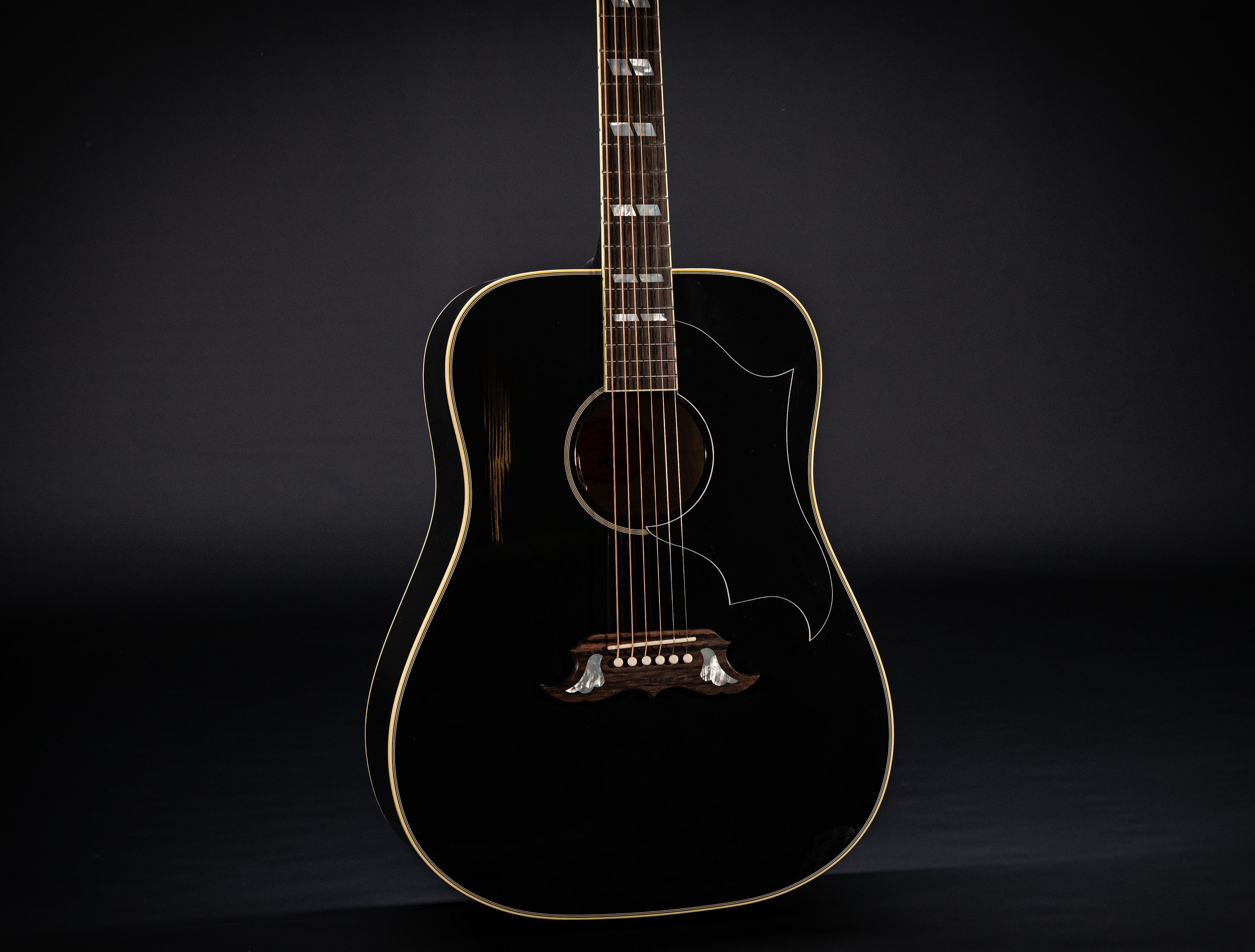 Show gallery (24 images) a155253 Gibson Elvis Presley Dove Signature - A Gift for the King