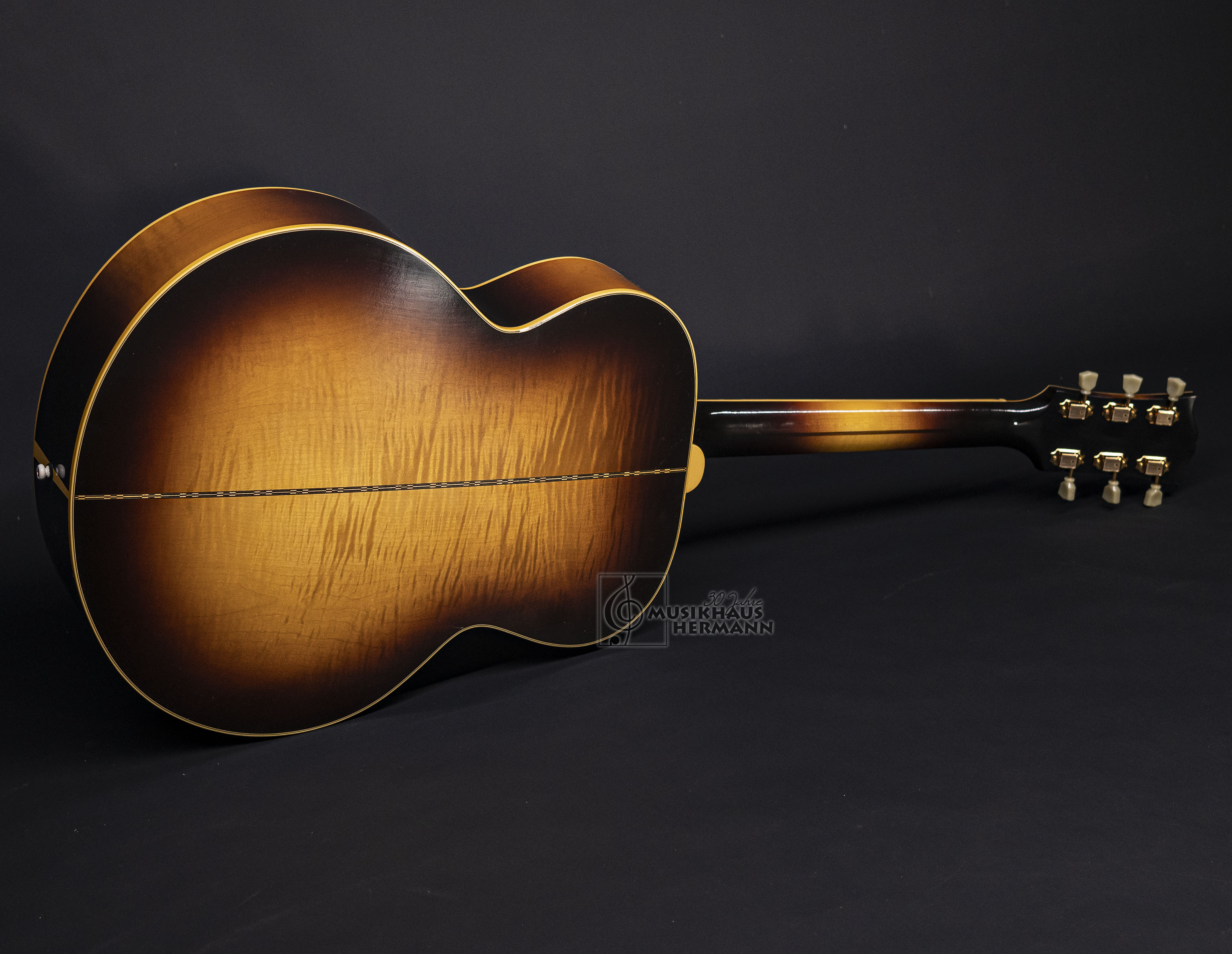 Galerie anzeigen (13 Bilder) a8-7032 gibson-sj-200-1957-vintage-sunburst