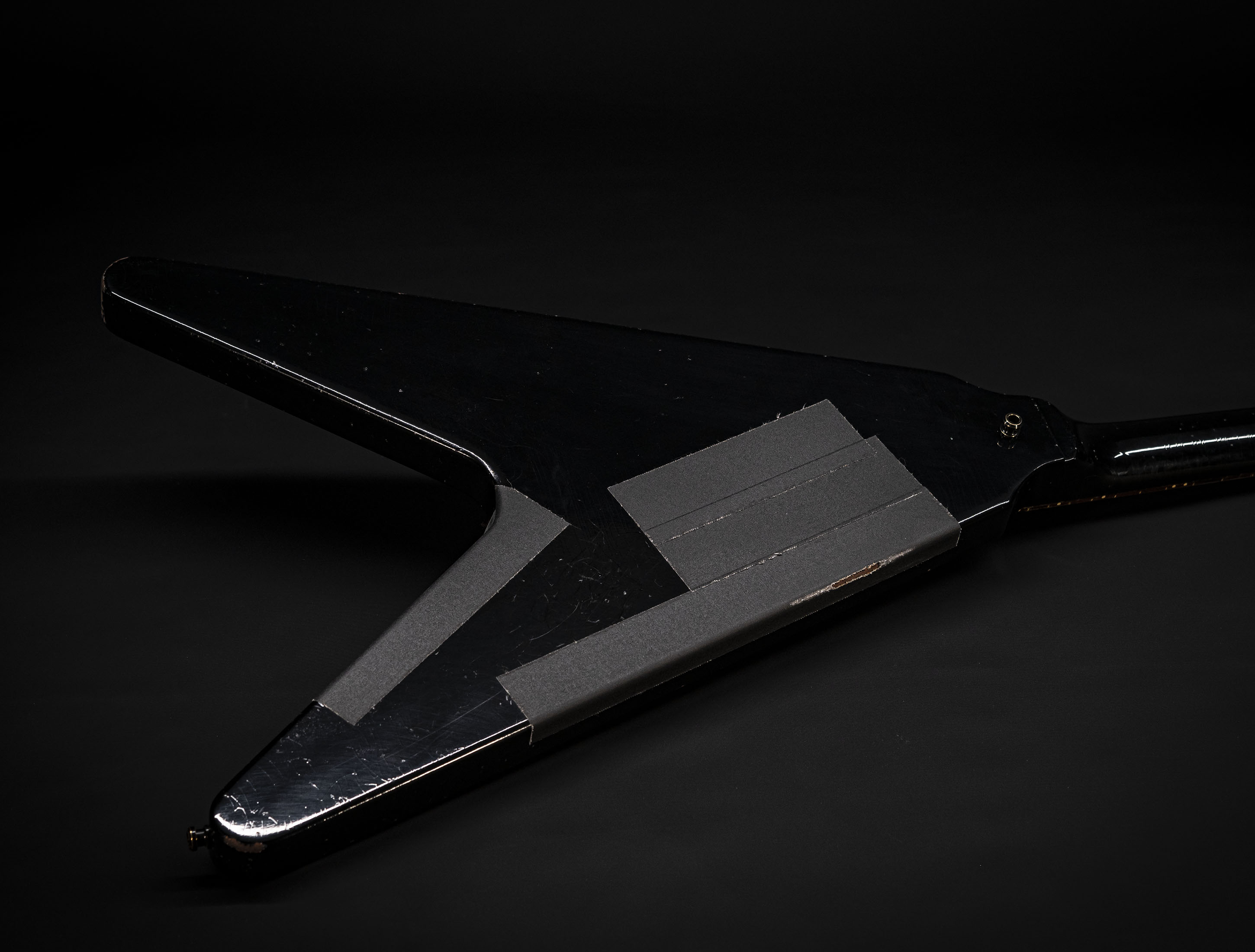 a133618-Gibson-Kirk-Hammett-1979-Flying-V-Ebony a133618-gibson-kirk-hammett-1979-flying-v-ebony