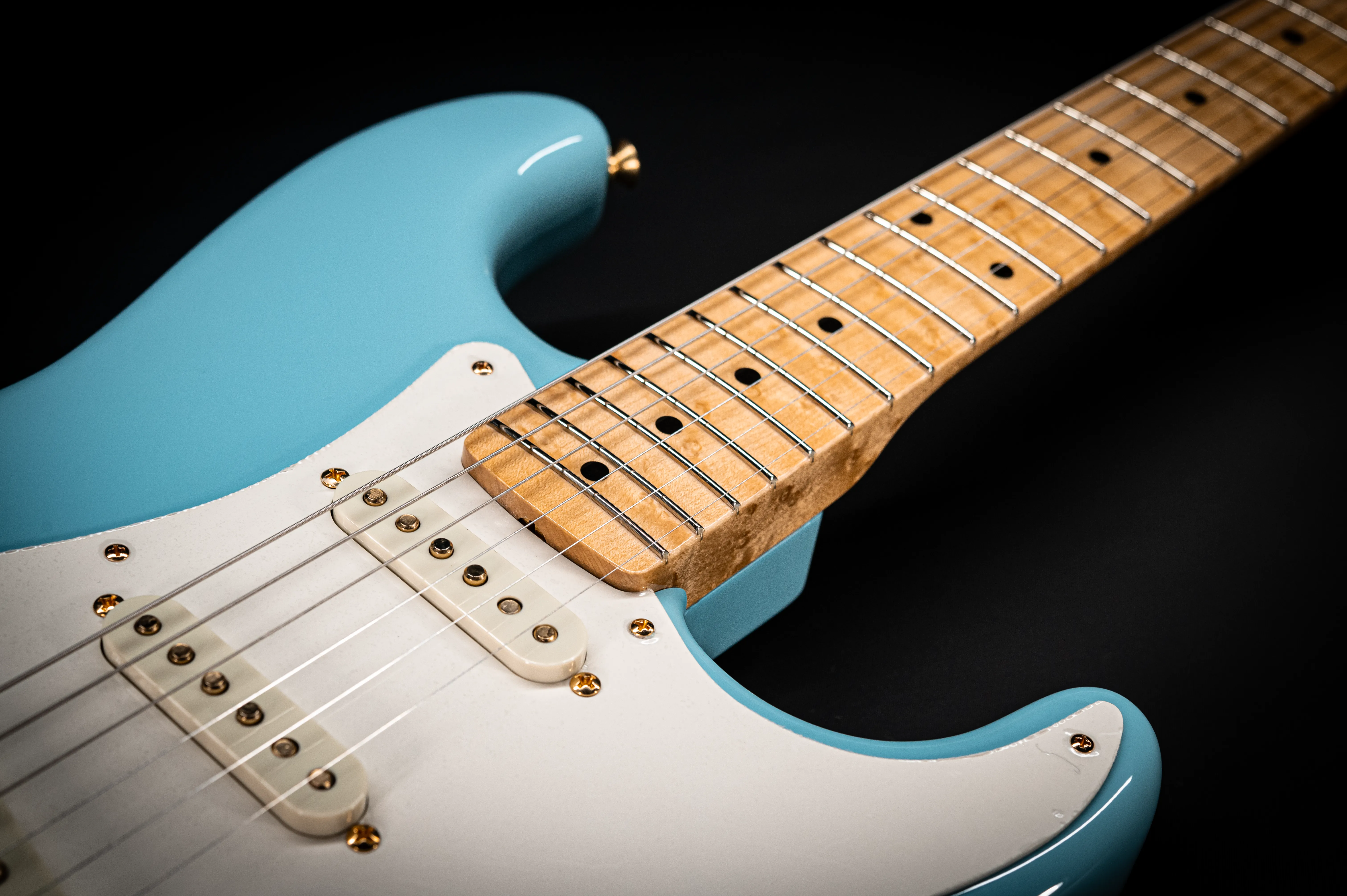 Fender 1959 Limited Stratocaster NOS Birdseye Neck Gold Hardware - Daphne Blue