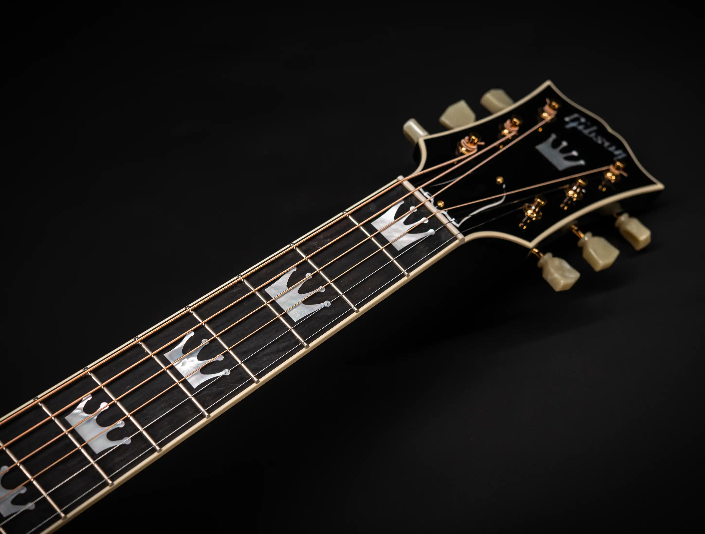 Show gallery (26 images) a154121 Gibson-SJ-200-King-Crown-of-Rock-and-Roll-Custom-Shop