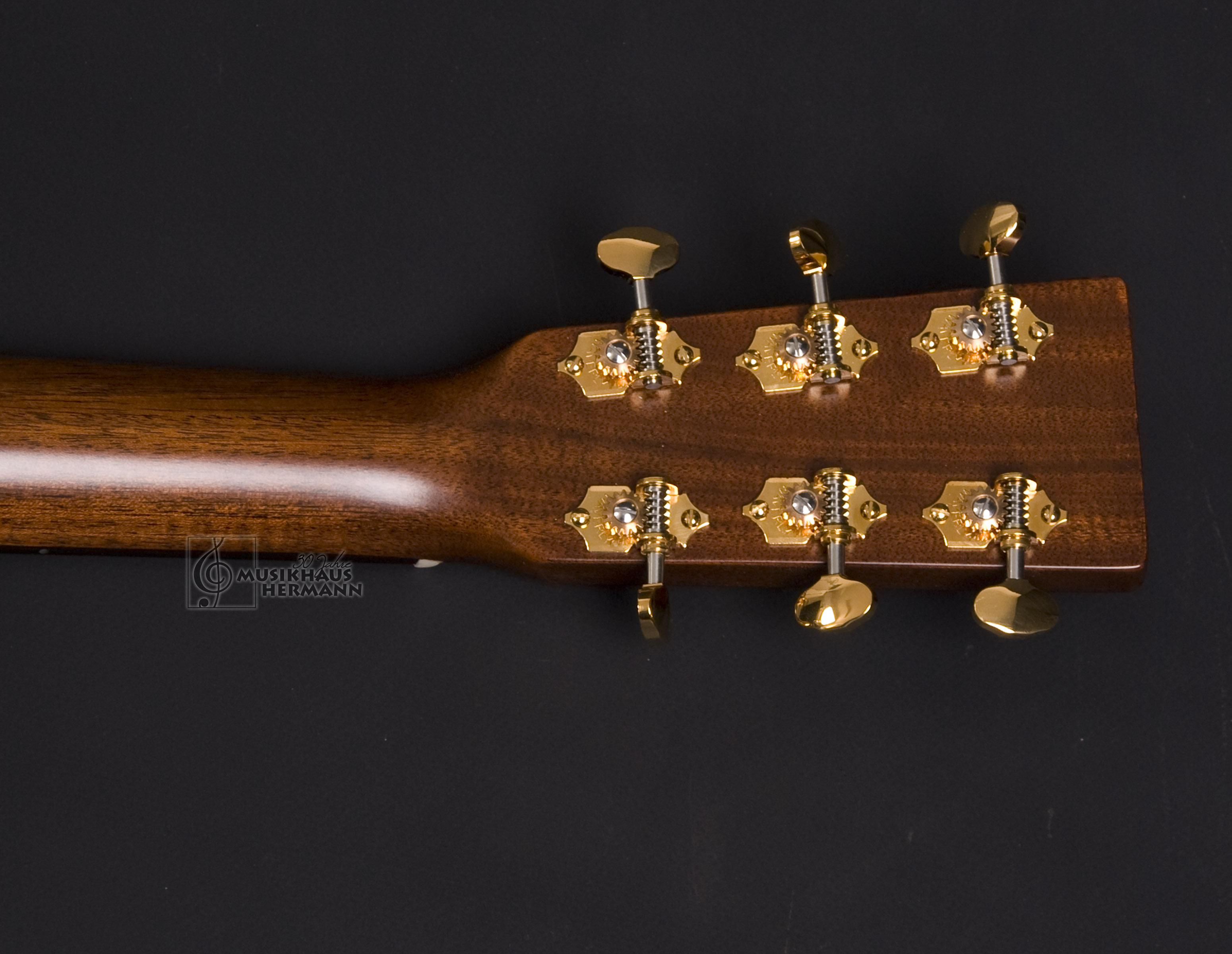 Show gallery (11 images) a7-7922 martin-d-18-modern-deluxe