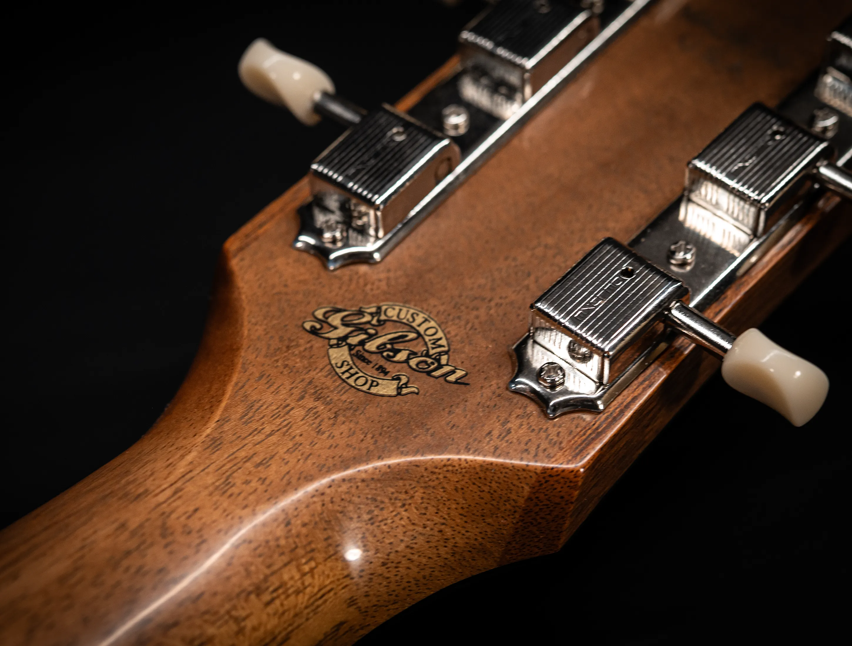 Show gallery (30 images) a175816-Gibson-J-45-Rosewood-EARLY-50s-Golden-Era-Custom-Shop-Adirondack-Vintage-Sunburst-Musikhaus-Hermann-