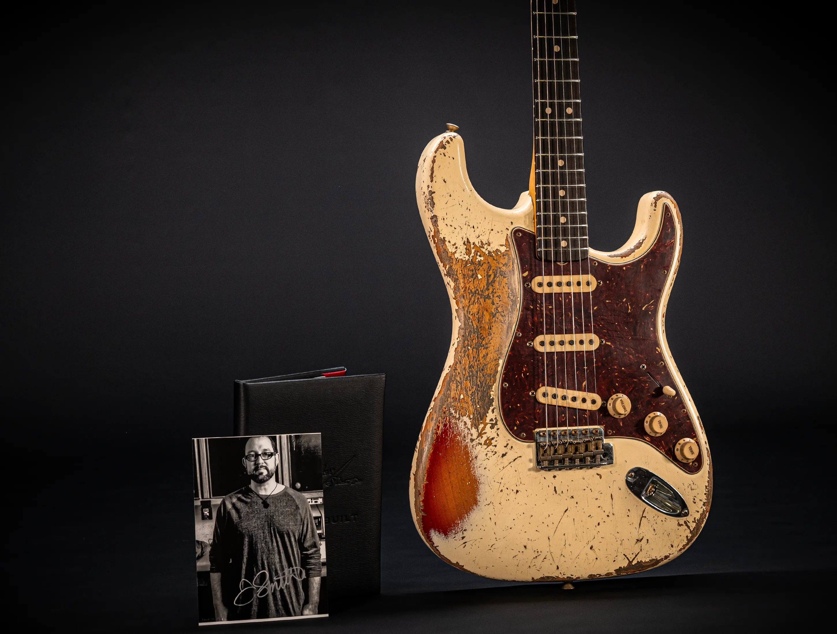 Fender Masterbuilt Jason Smith 1964 Stratocaster Ultimate Relic Vintage White ov. Cherry Sunburst