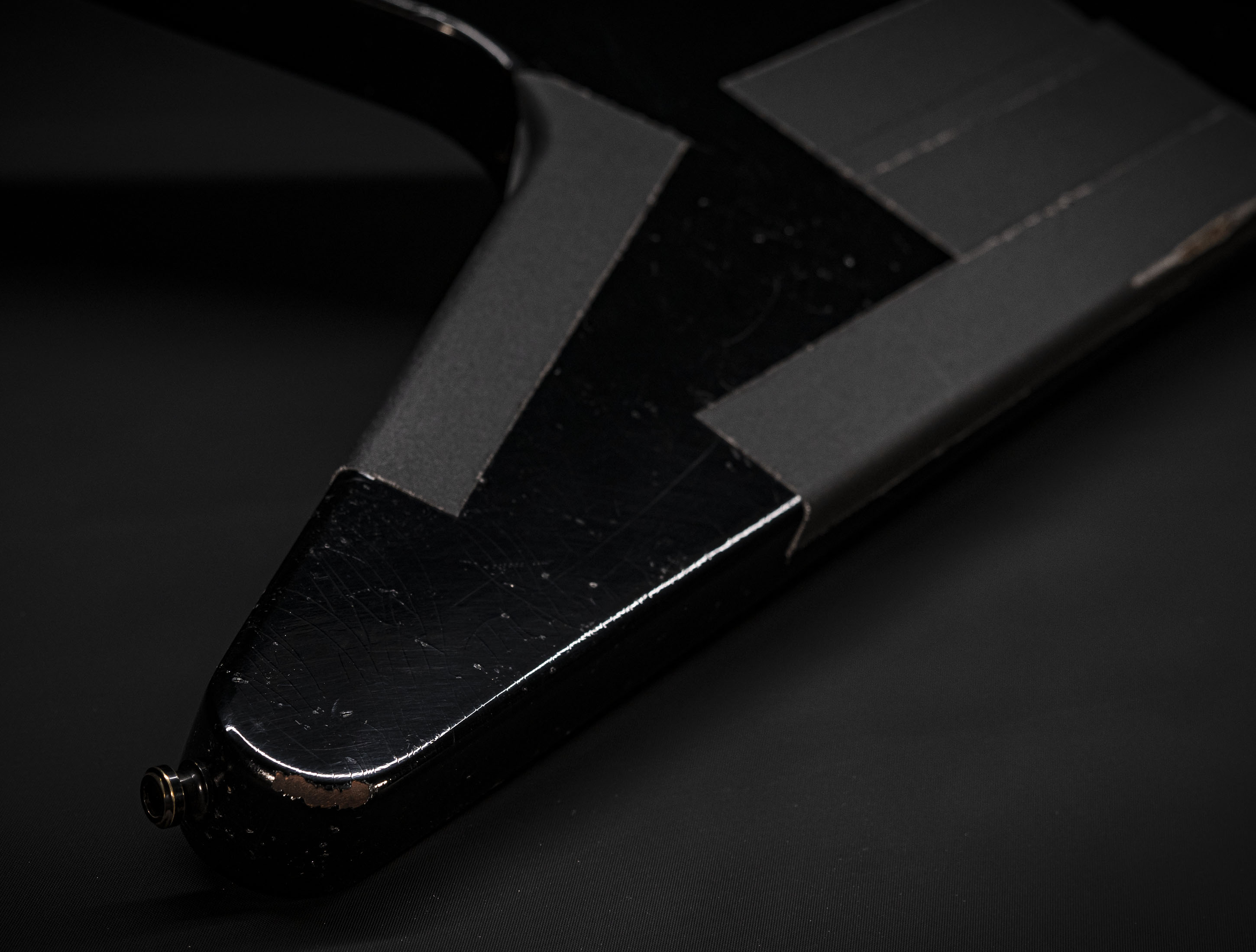 a133619-Gibson-Kirk-Hammett-1979-Flying-V-Ebony a133619-gibson-kirk-hammett-1979-flying-v-ebony