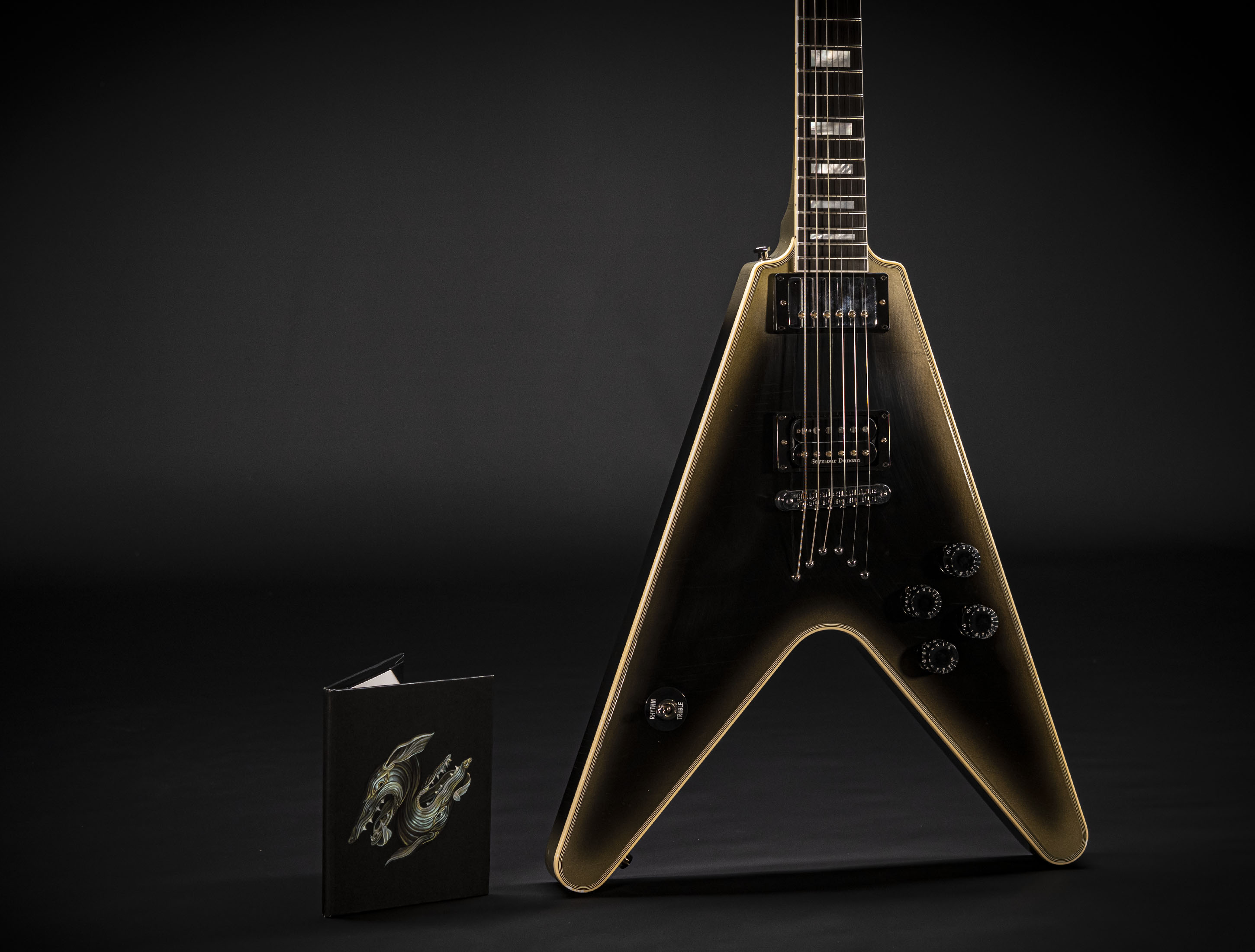 Gibson Adam Jones Flying V Collector's Edition - handsigned Photo by AJ