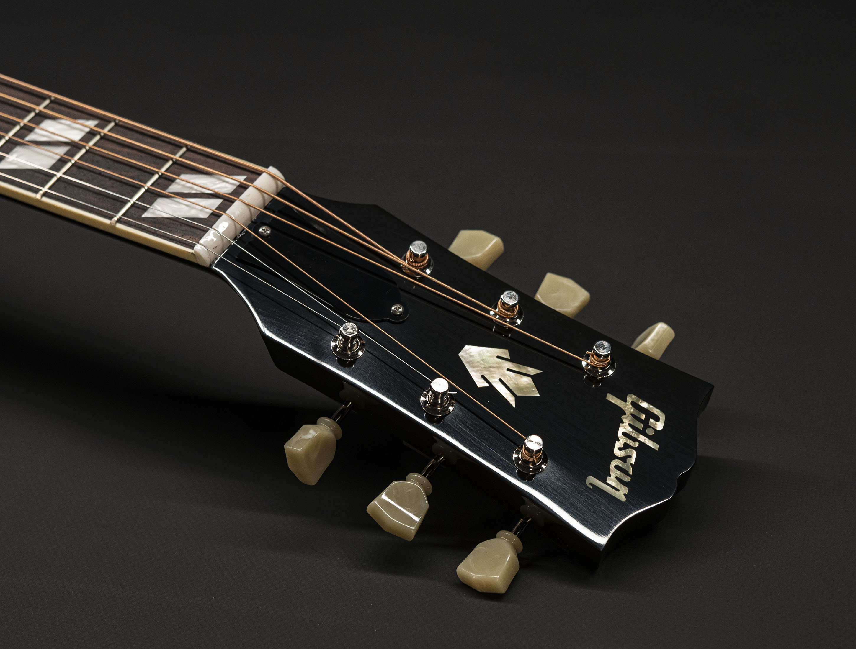 Show gallery (24 images) a119824gibson-nathaniel-rateliff-lg-2-western