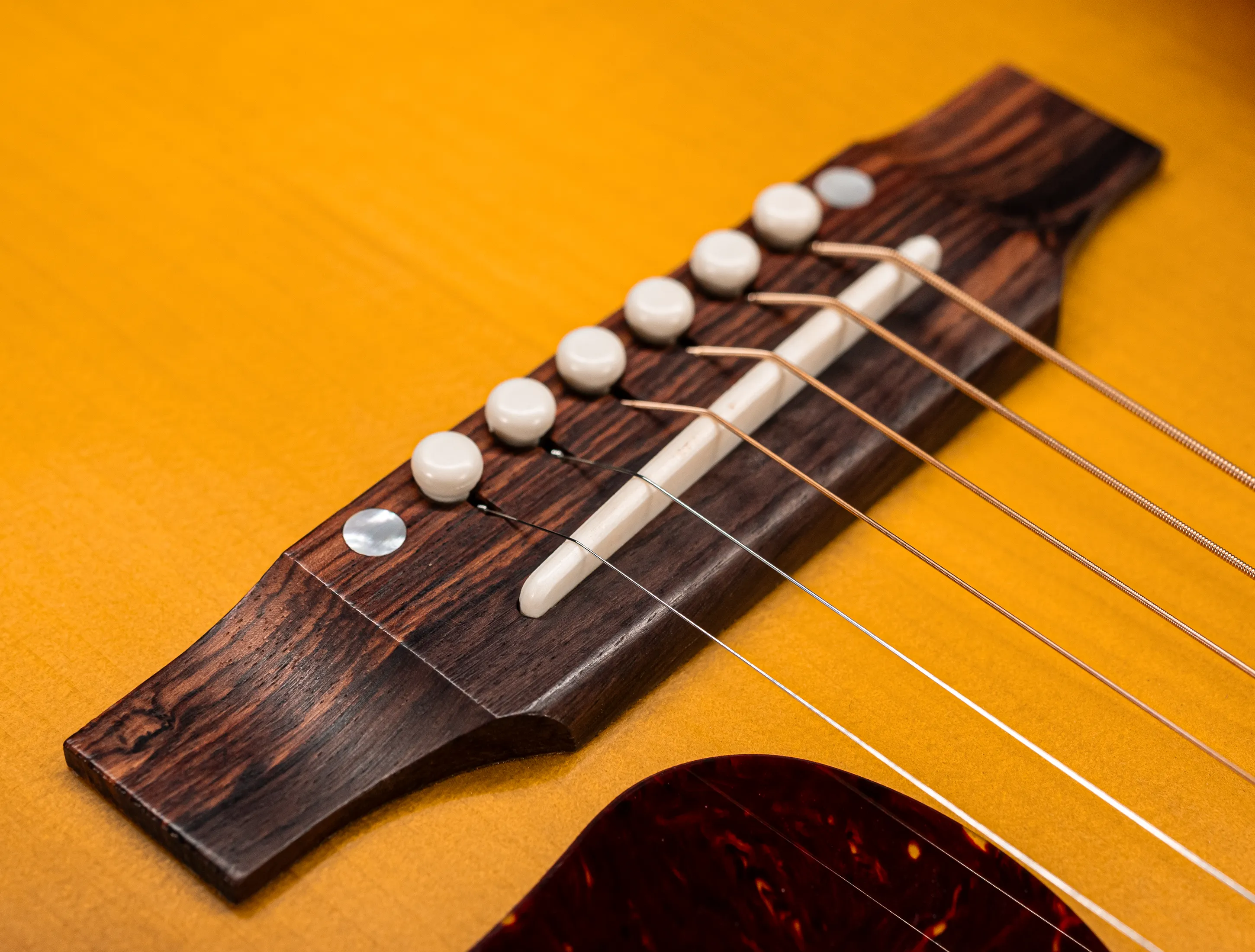 Show gallery (30 images) a175818-Gibson-J-45-Rosewood-EARLY-50s-Golden-Era-Custom-Shop-Adirondack-Vintage-Sunburst-Musikhaus-Hermann-