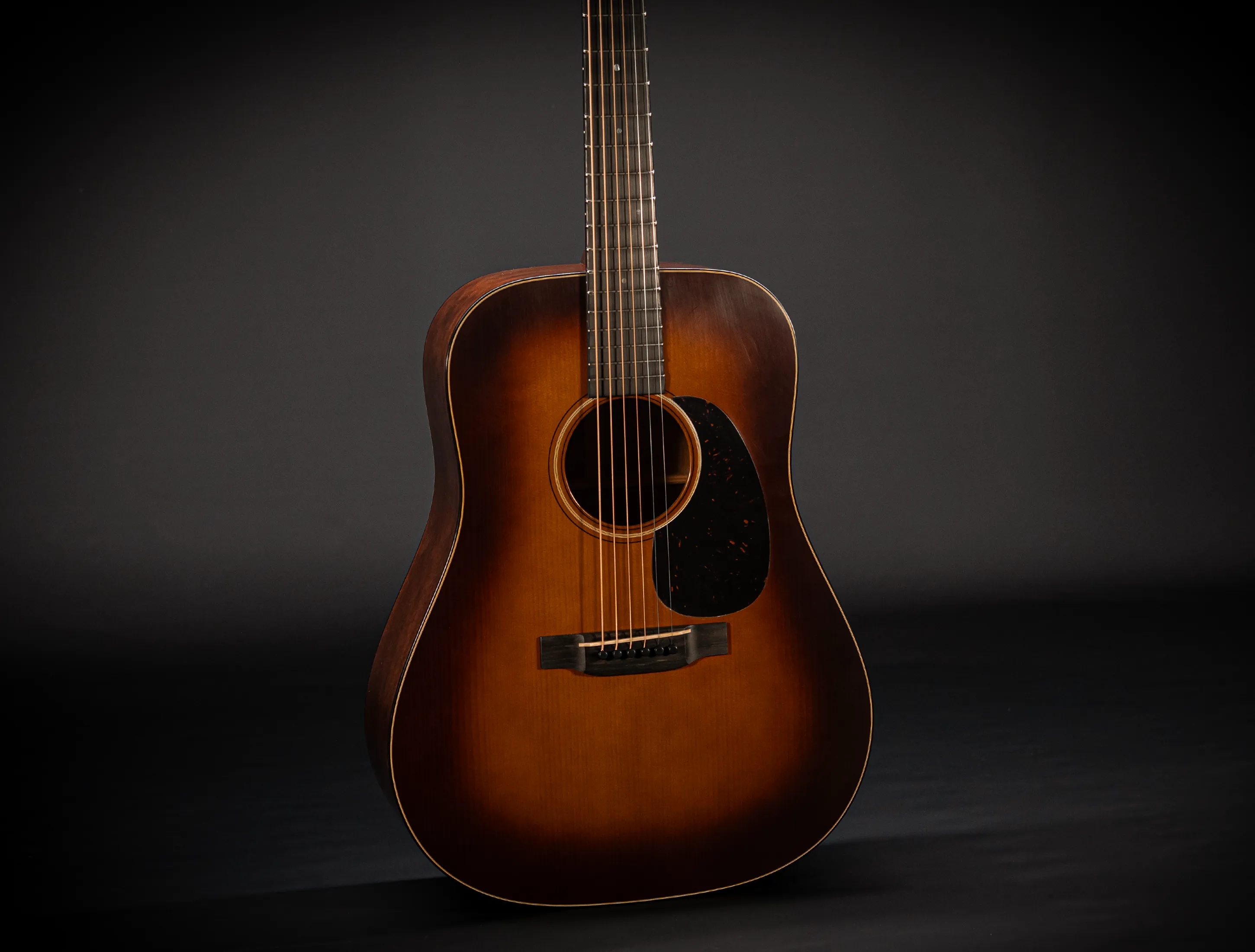 Martin Custom Shop D-18 Authentic 1937 Vintage Low Gloss - Ambertone Burst Stage 1 Aging 