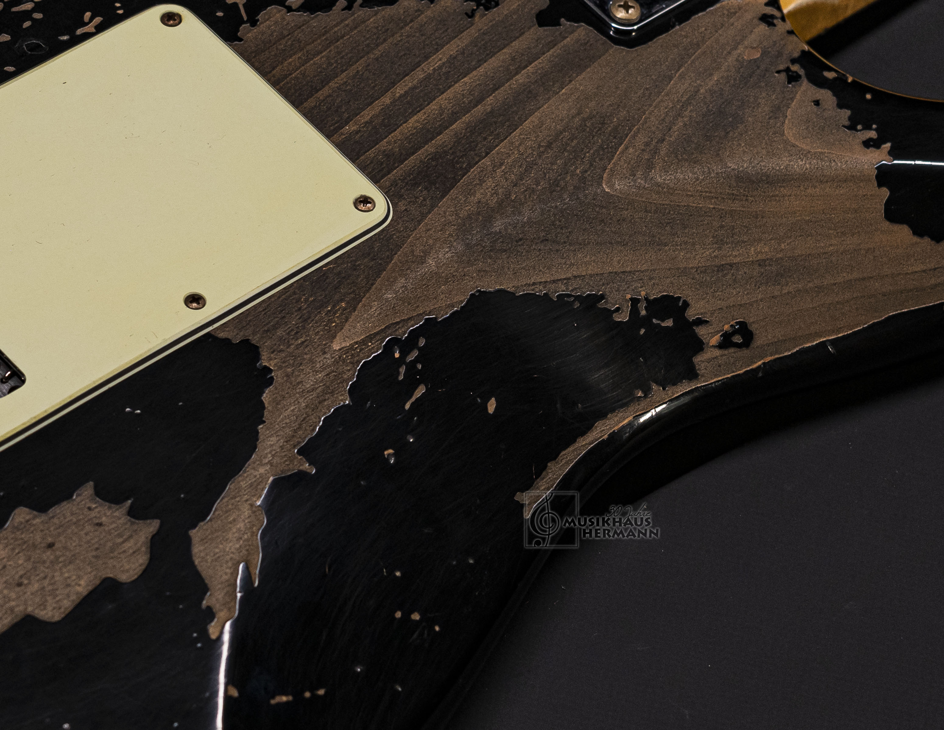 Show gallery (22 images) a9-1291 fender-custom-shop-michael-landau-1968-stratocaster-black