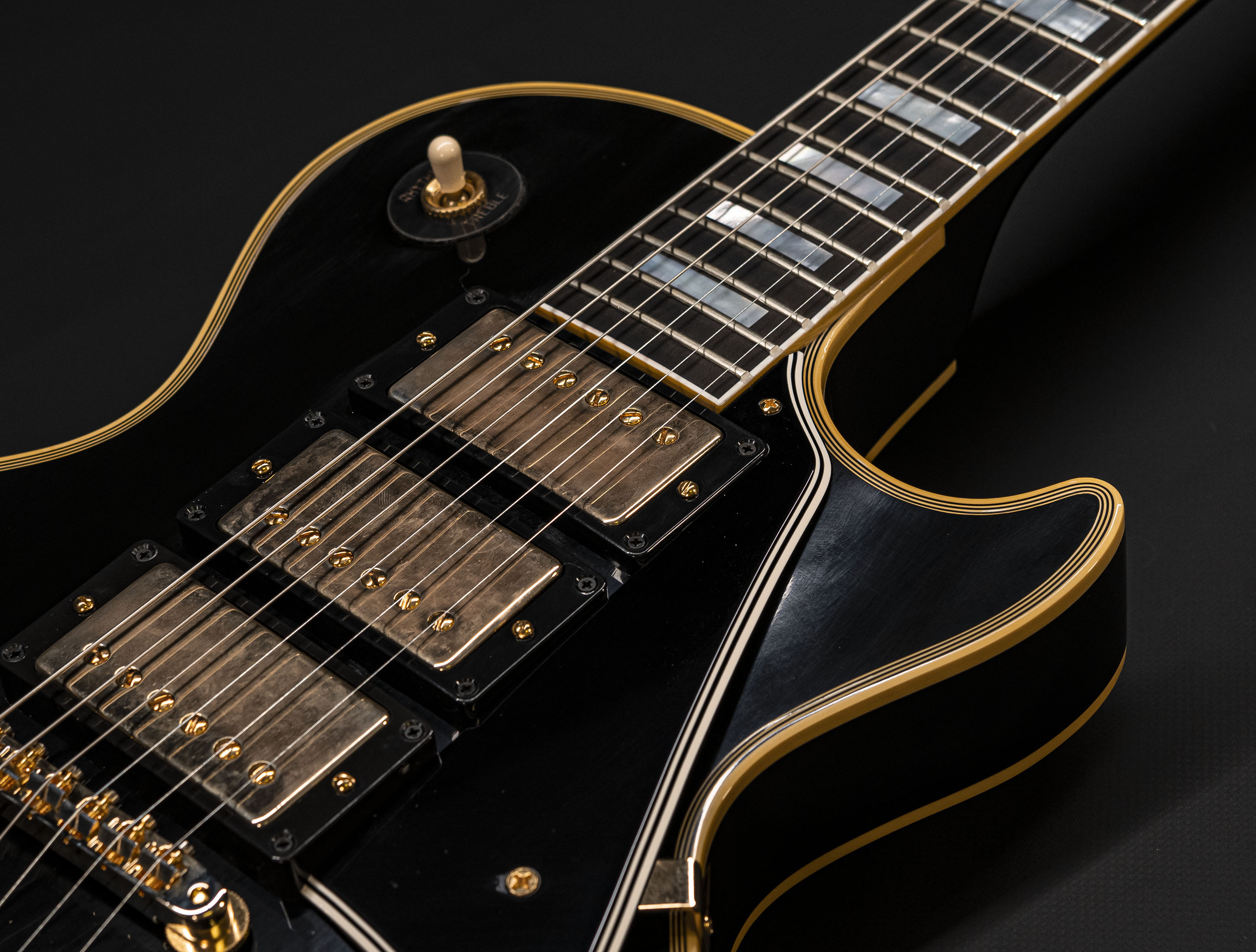 Galerie anzeigen (26 Bilder) a115964-gibson-les-paul-custom-1957-reissue-3-pickup-vos-ebony