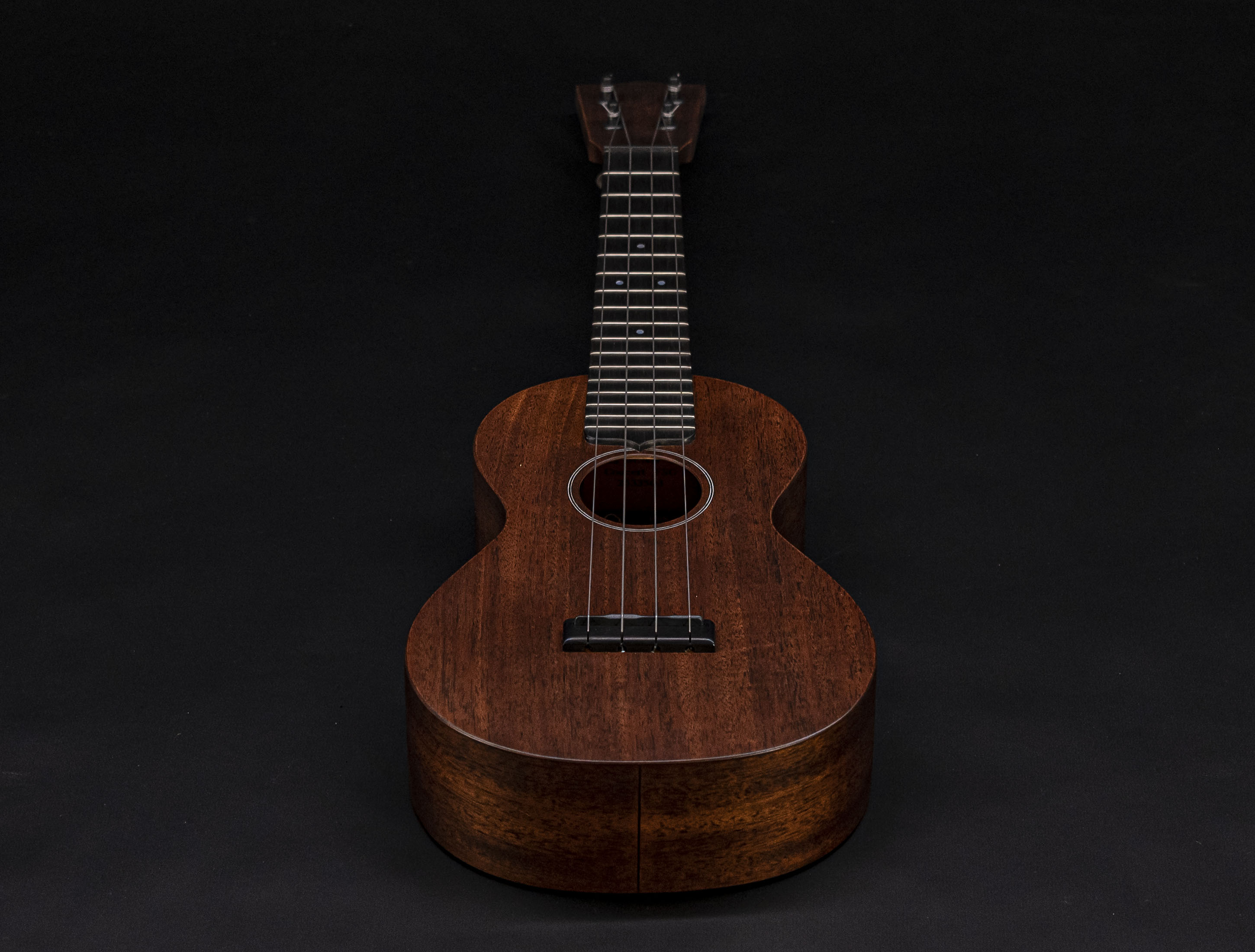 Galerie anzeigen (17 Bilder) a10-8952-martin-concert-fsc-uke-ukulele