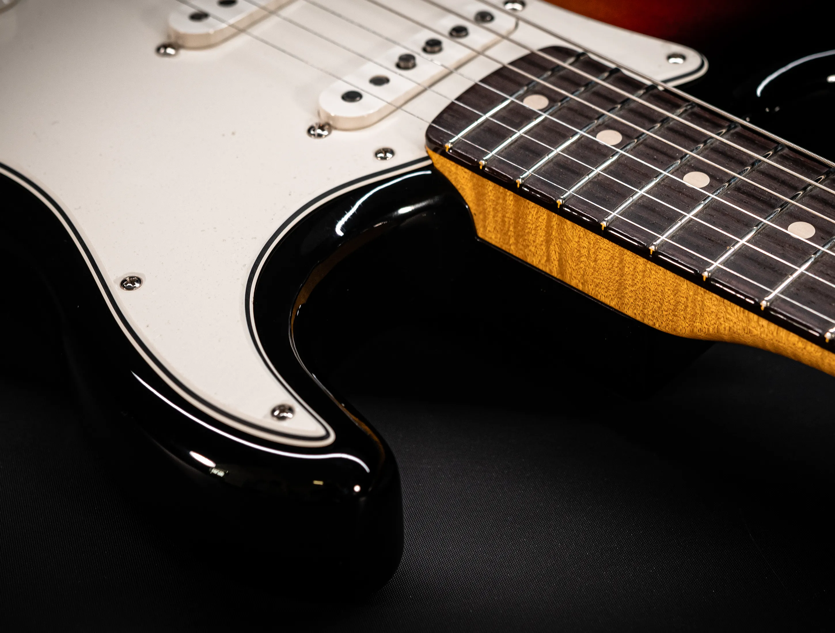 a175609-Fender-MBD-Limited-1963-Stratocaster-Timeless-NOS-flame-Neck-Sunburst-