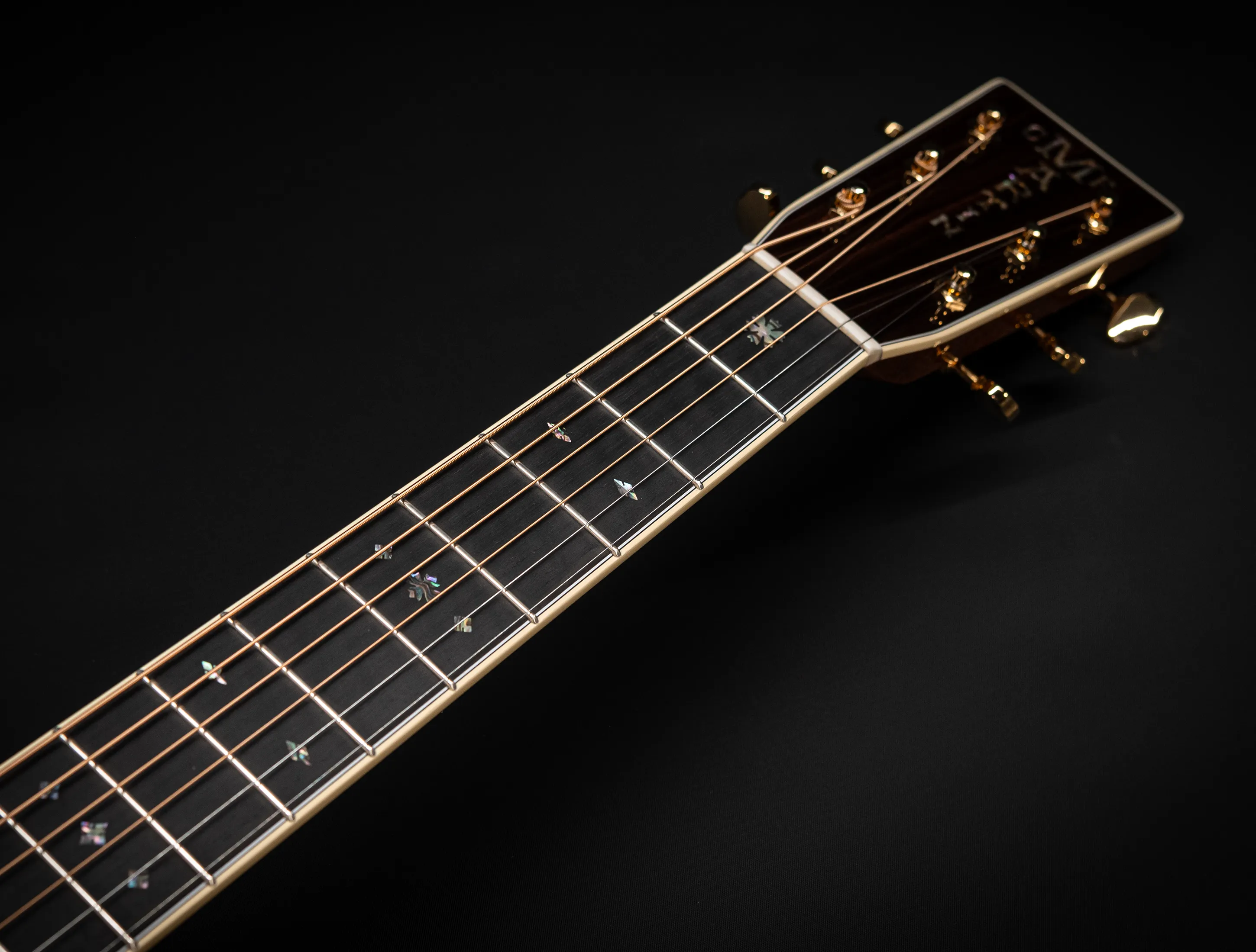 Show gallery (33 images) a162202 Martin 000-42C Custom Shop Golden Era Cutaway 1935 Sunburst