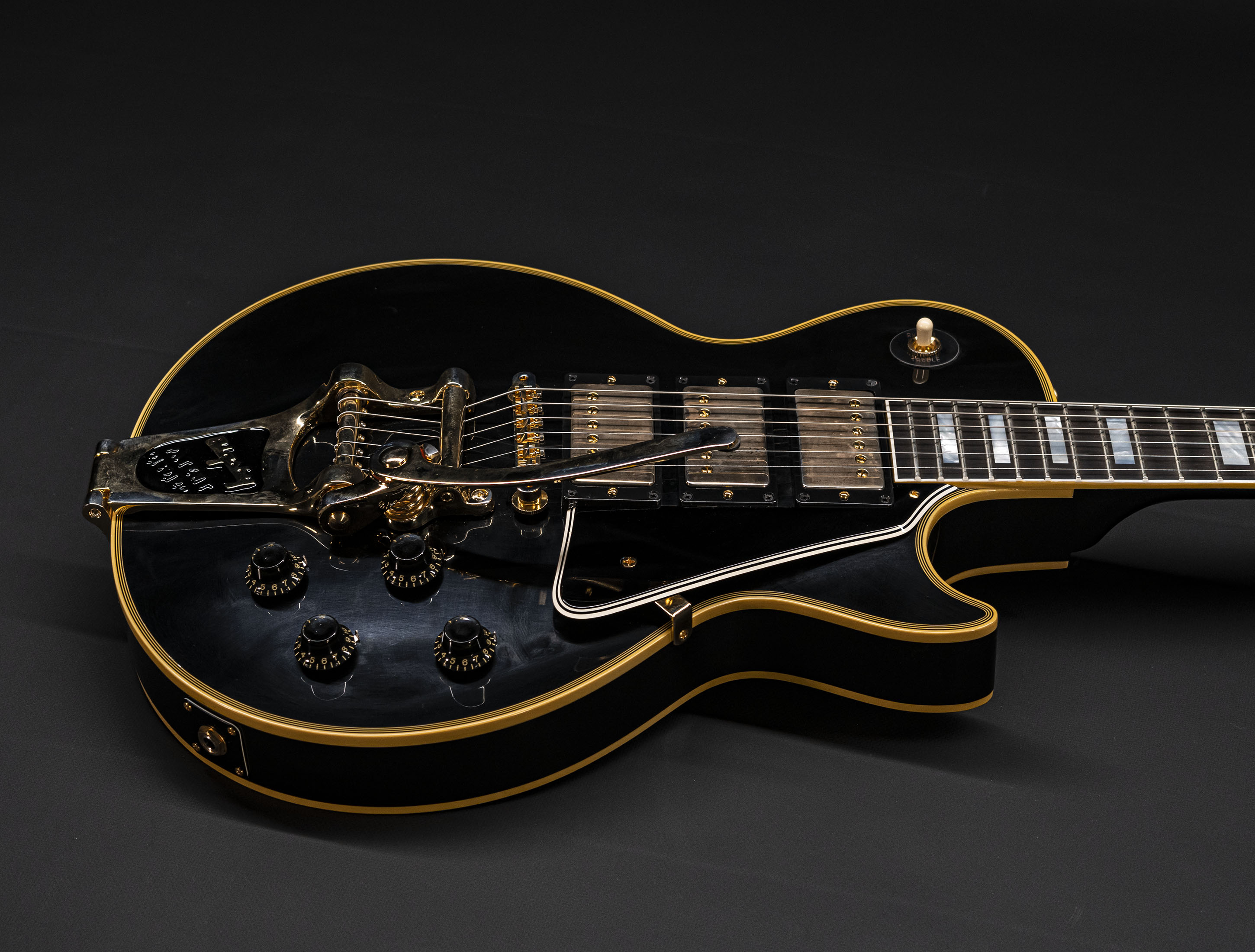 Galerie anzeigen (26 Bilder) a120205 gibson-les-paul-custom-1957-reissue-3-pickup-bigsby-vos-ebony