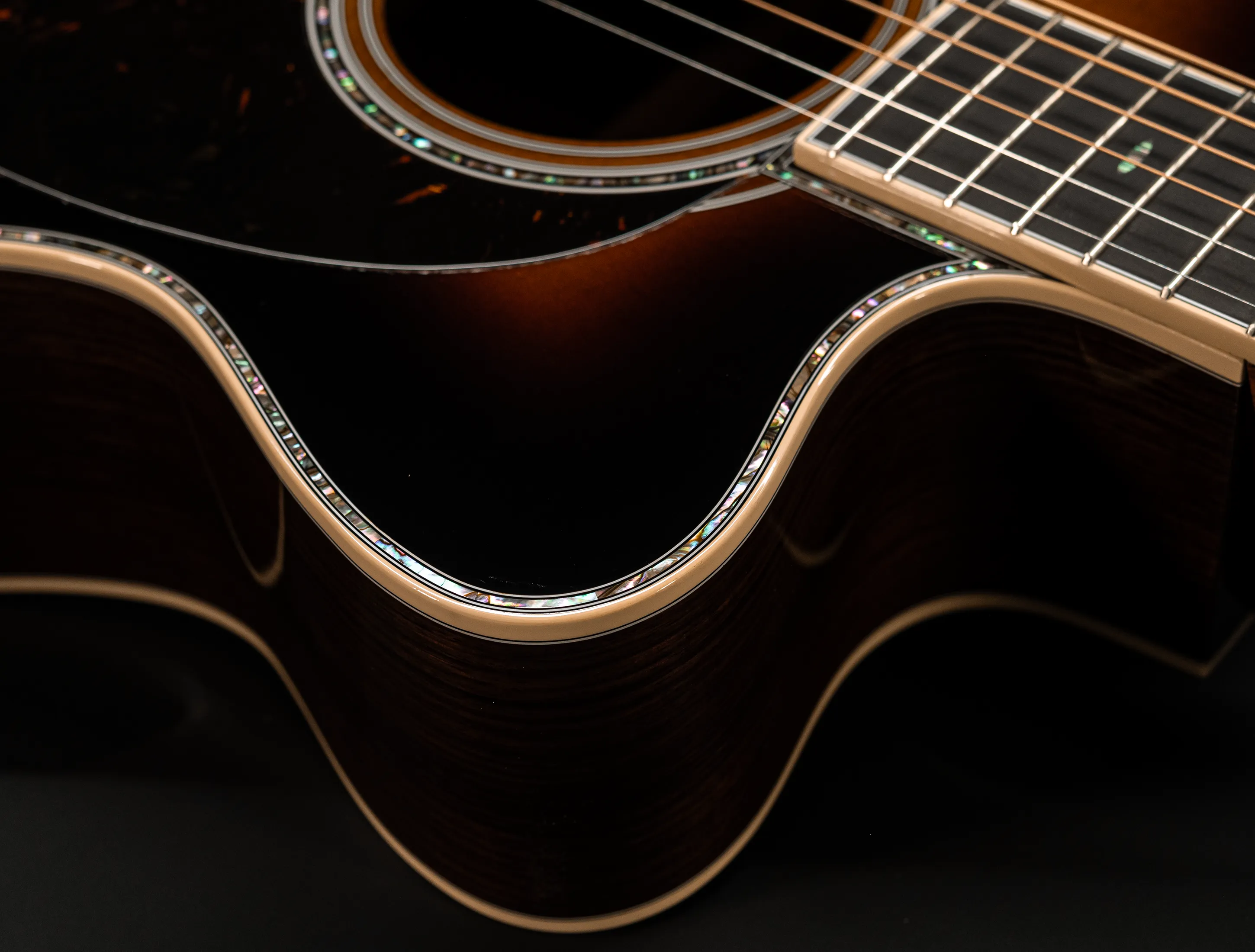 Show gallery (33 images) a162211 Martin 000-42C Custom Shop Golden Era Cutaway 1935 Sunburst