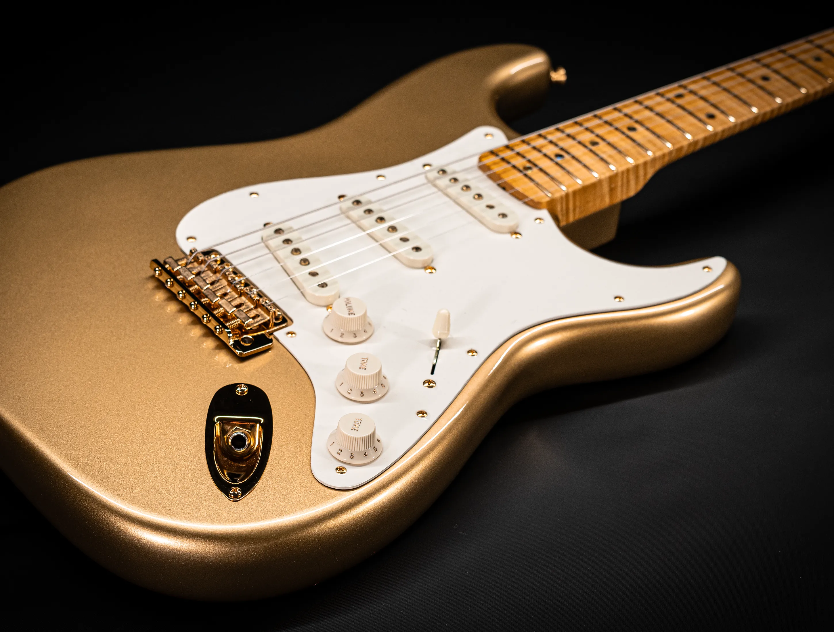 Fender 70th Anniversary Limited Stratocaster NOS Mastergrade Flame AAAA Neck - Aztec Gold
