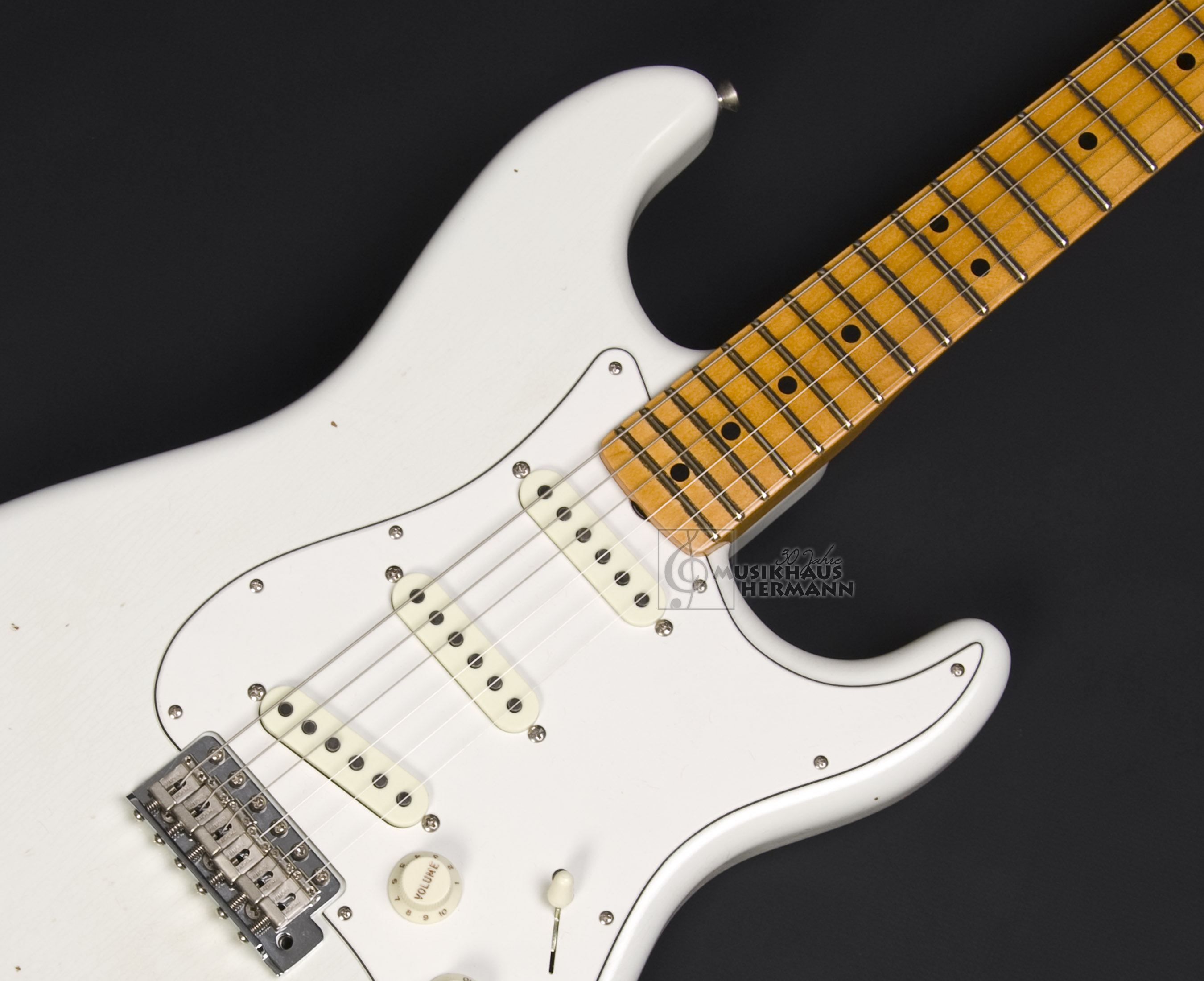 Show gallery (11 images) a6-7790 fender-jimi-hendrix-voodoo-child-stratocaster-olympic-white