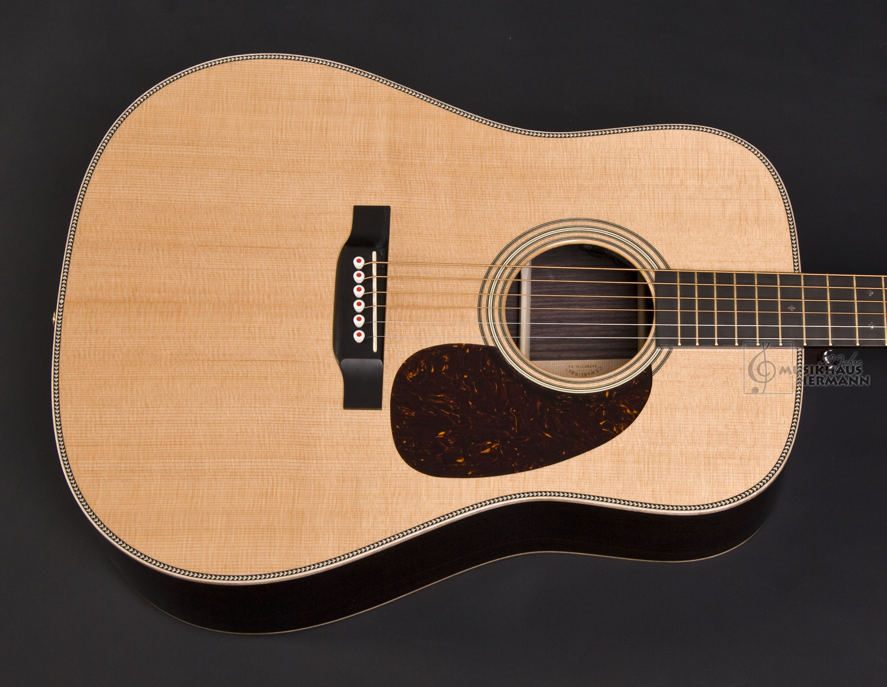 Show gallery (14 images) a7-9079 martin-d-28-e-modern-deluxe-mit-tonabnehmer