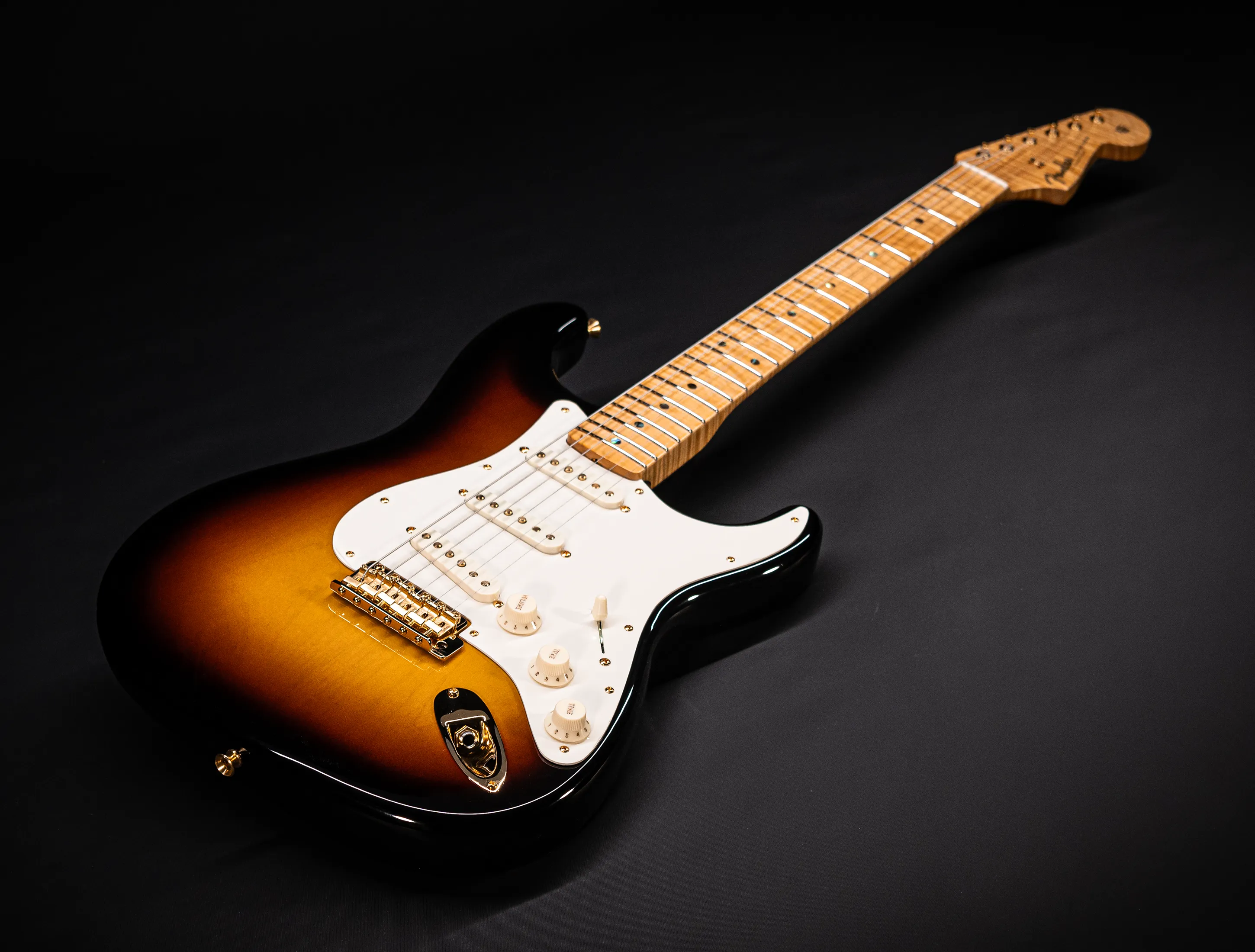 a165091 Fender 70th Anniversary Limited Stratocaster NOS Flame AAAA Neck - Sunburst