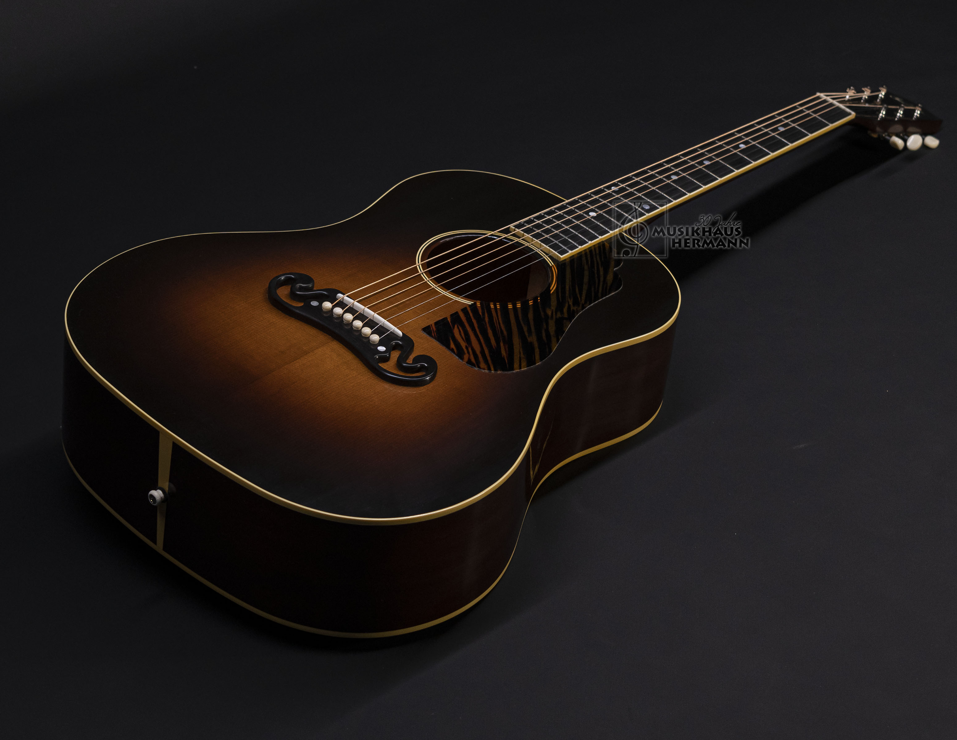Galerie anzeigen (16 Bilder) a8-8193 gibson-1939-j-55-faded-vintage-sunburst