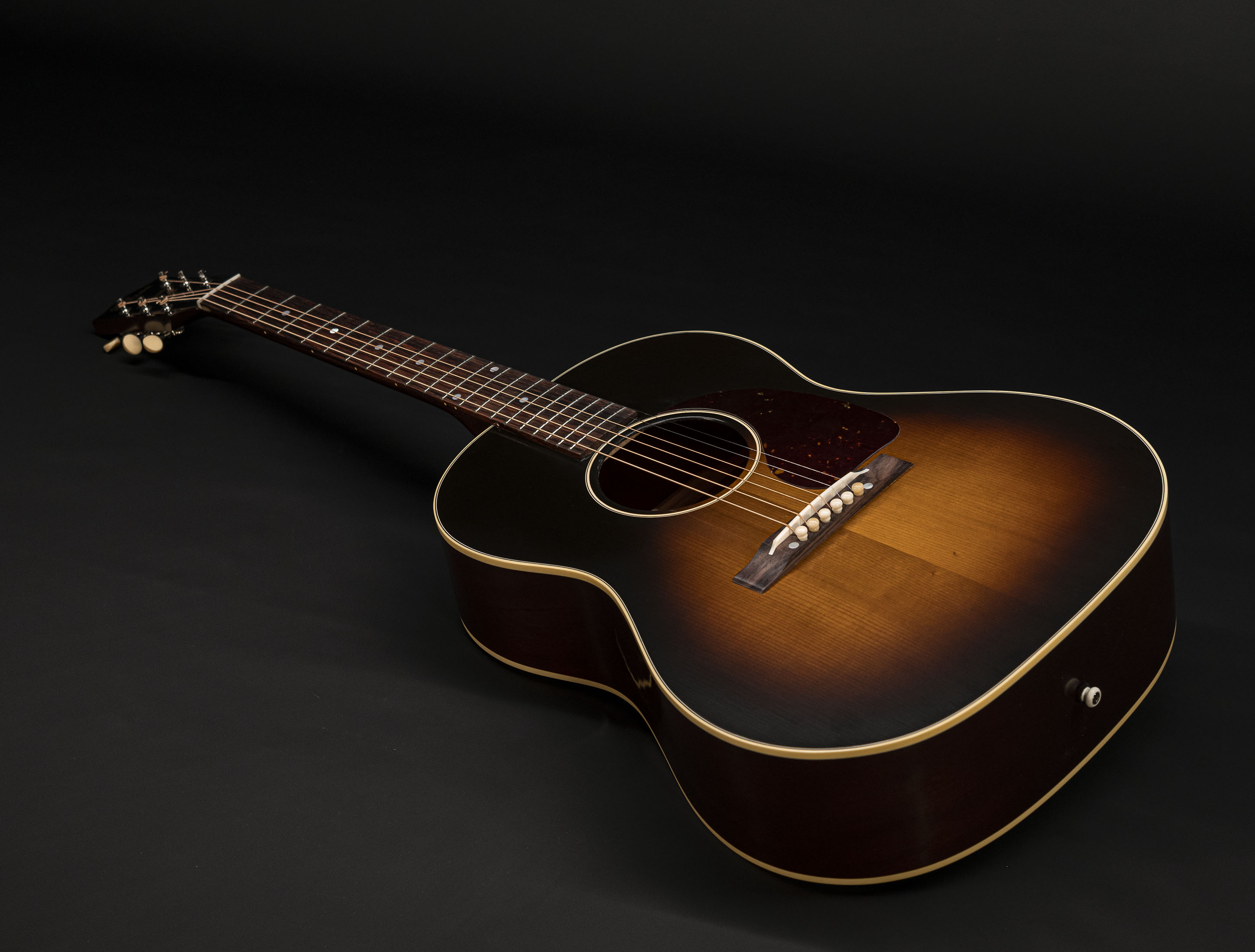 Show gallery (24 images) a133381 gibson-lg-2-1942-banner-vintage-sunburst
