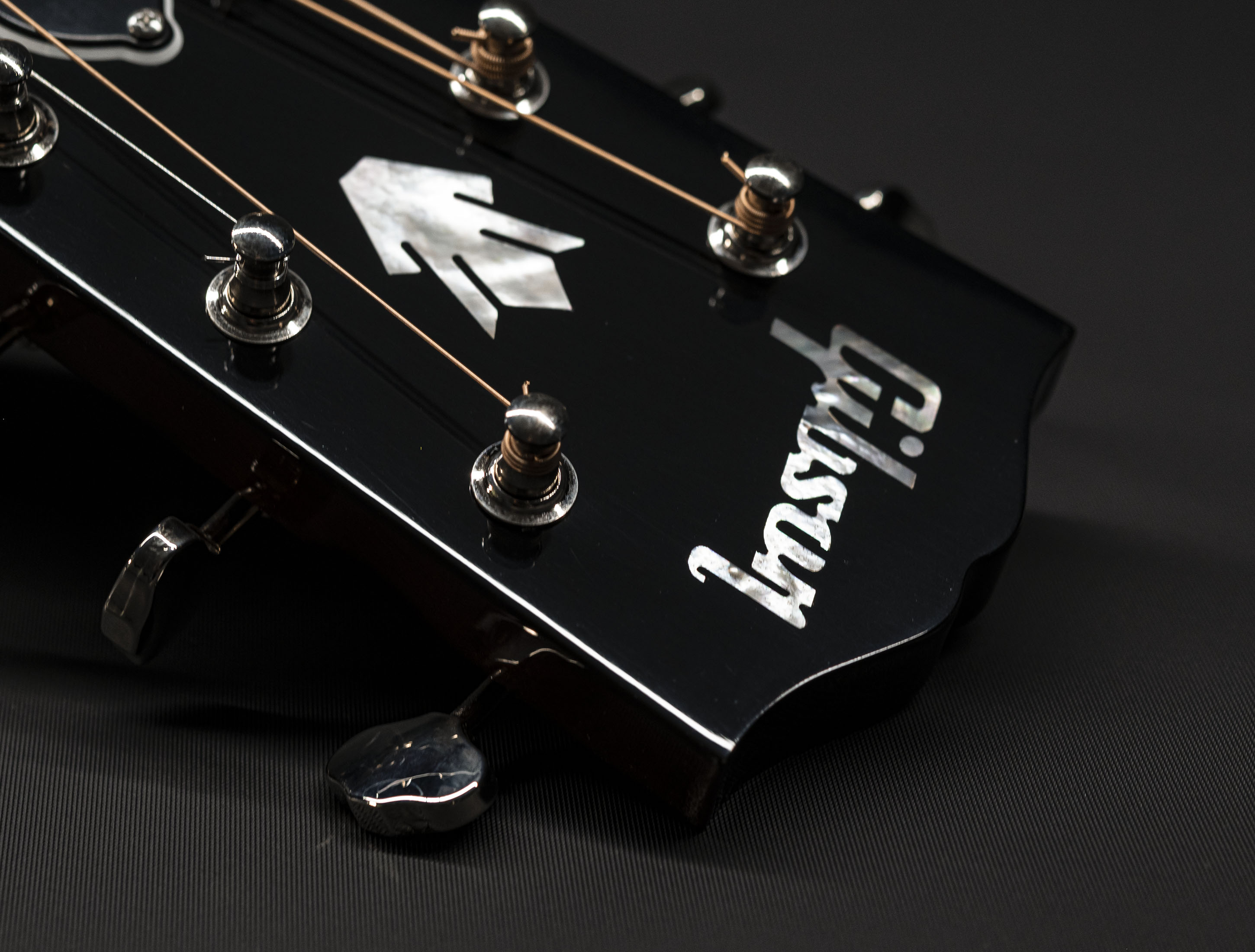 Galerie anzeigen (27 Bilder) a130253-gibson-keb-mo-3-0-j-45-12-fret