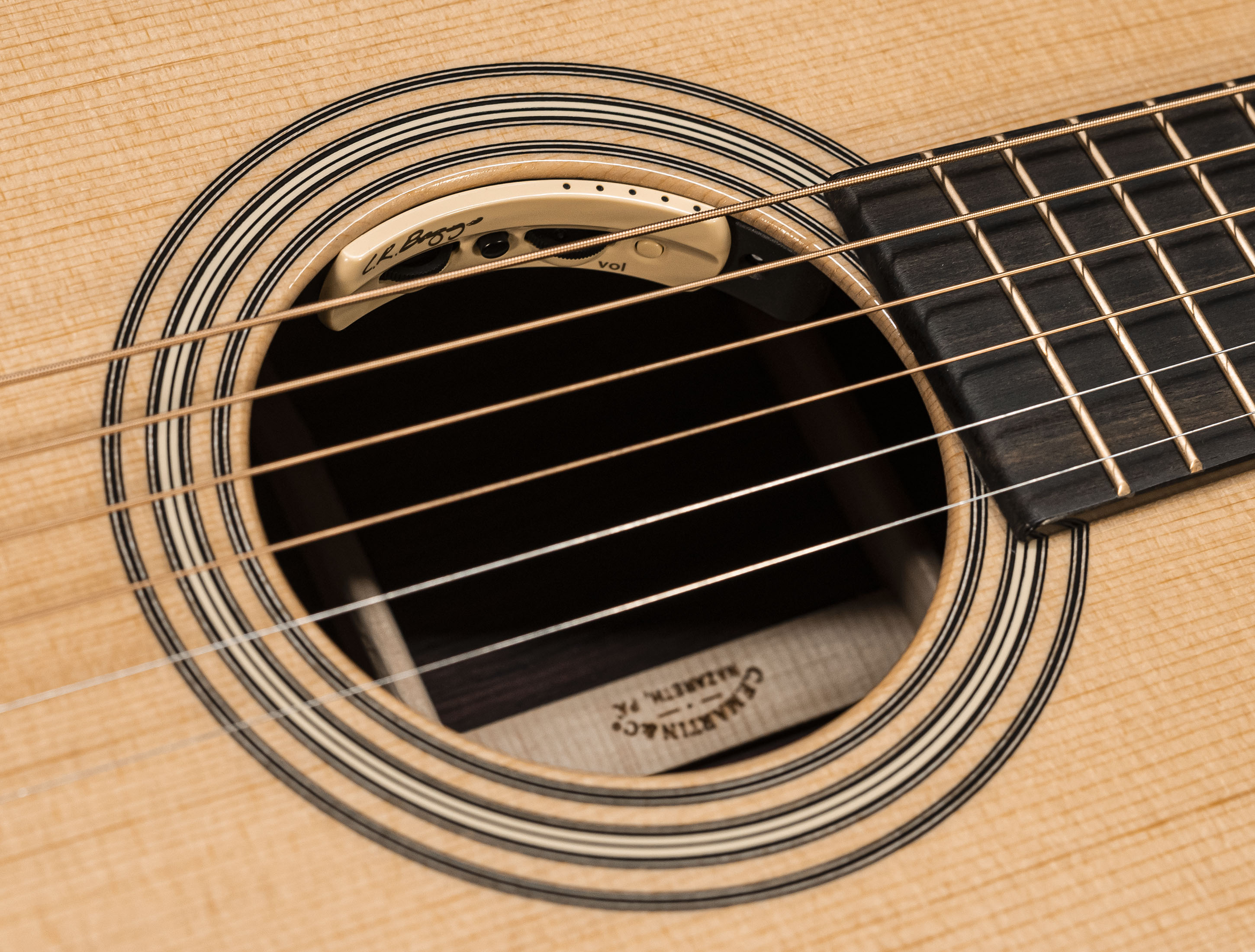 Galerie anzeigen (25 Bilder) a137362 martin-0012-28-e-12-fret-modern-deluxe-l-r-baggs-anthem-pickup