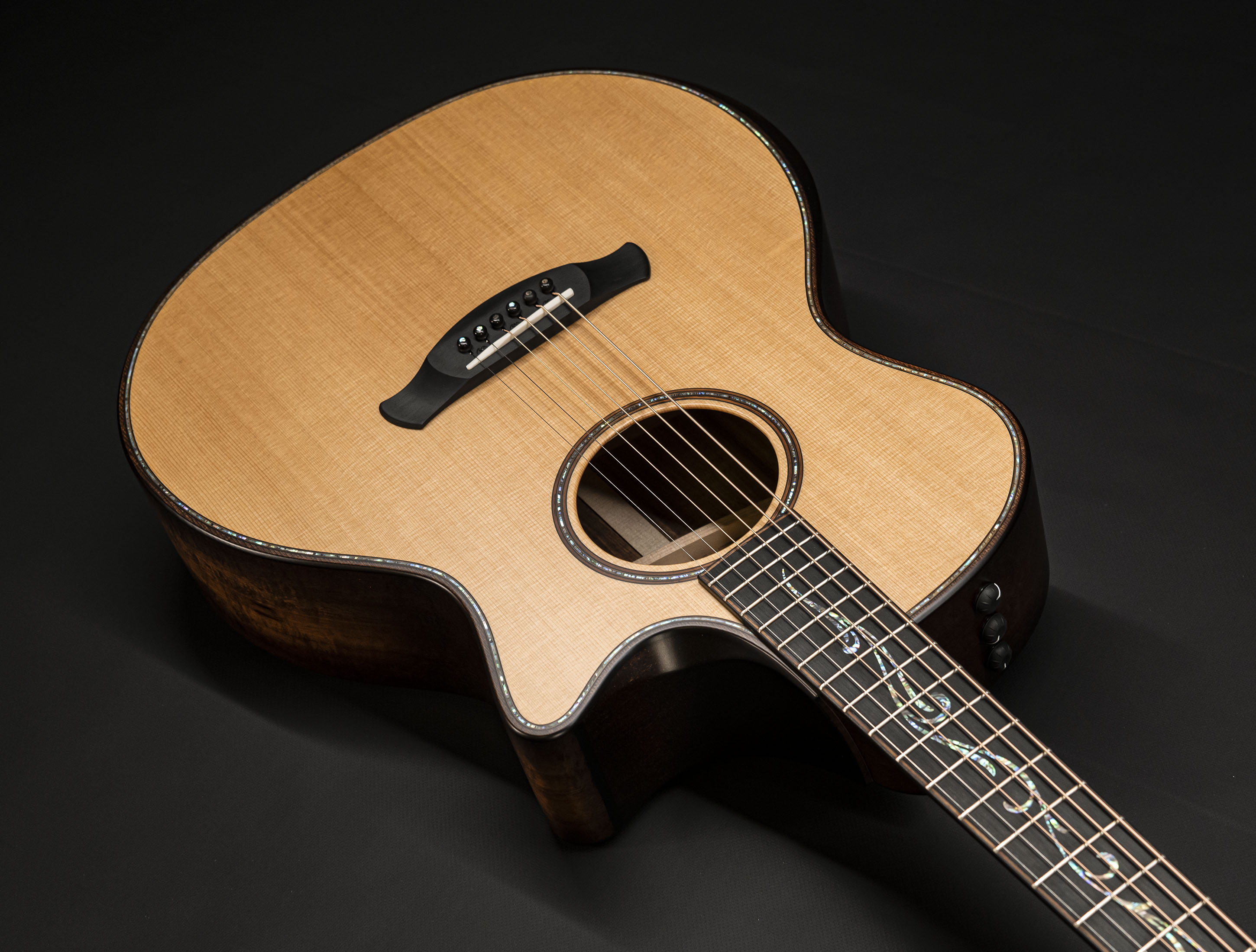 Galerie anzeigen (25 Bilder) a116923-taylor-builders-edition-k14ce-be-koa