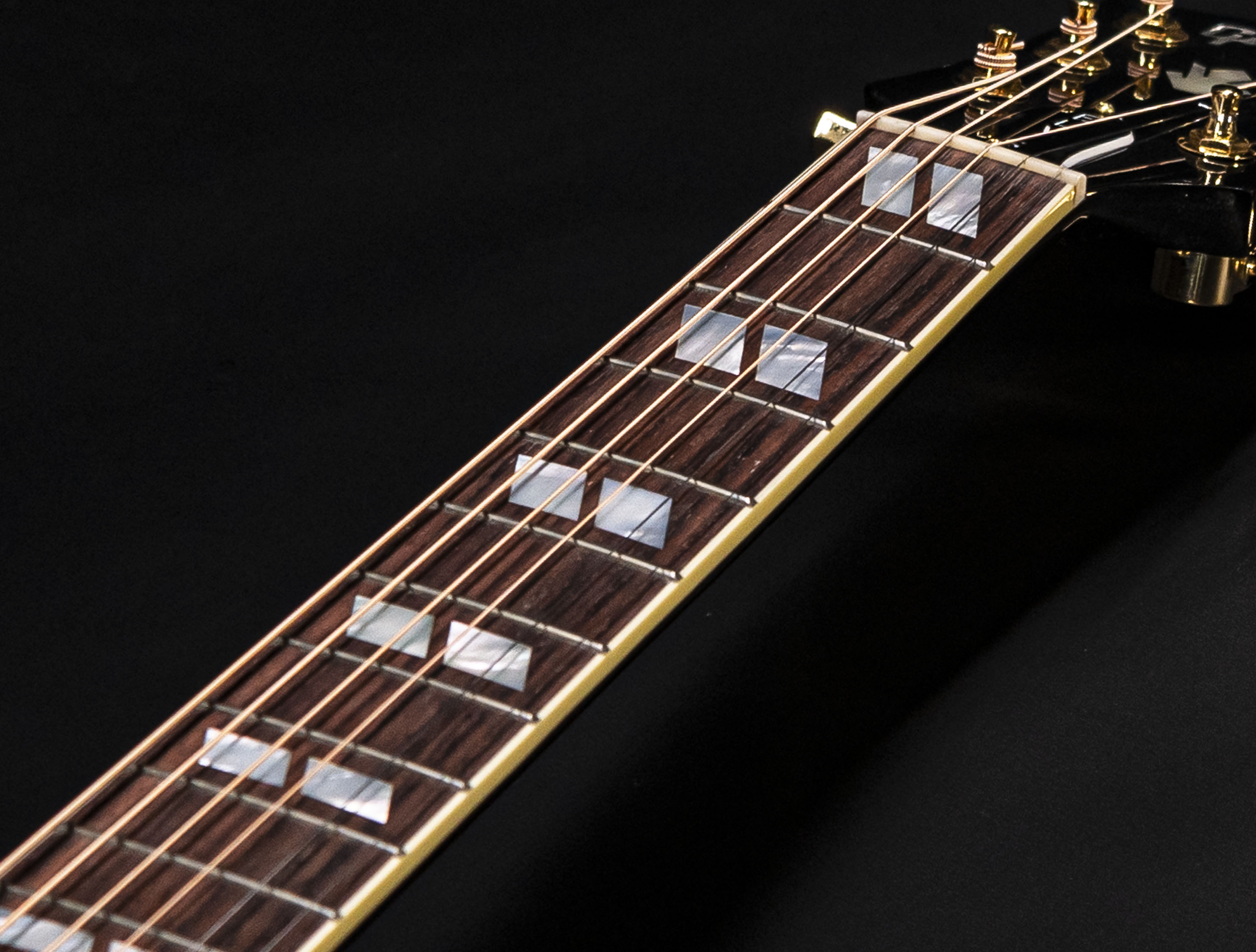 Show gallery (24 images) a110413 Gibson Elvis Dove Signature A Gift for the King - Ebony