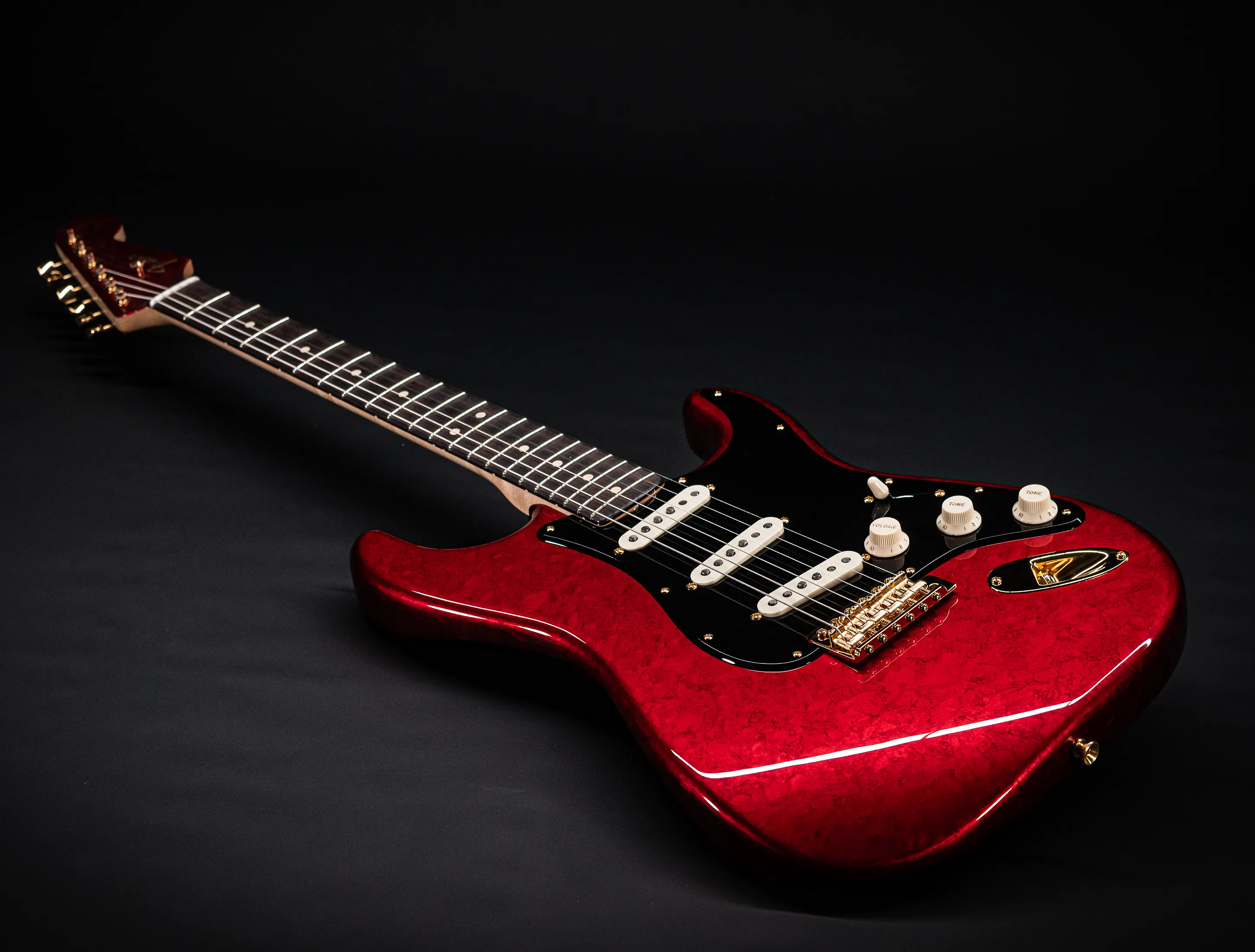 Fender Senior Masterbuilt Dale Wilson 1960 Stratocaster - Candy Apple Red Over 24K Gold Leaf