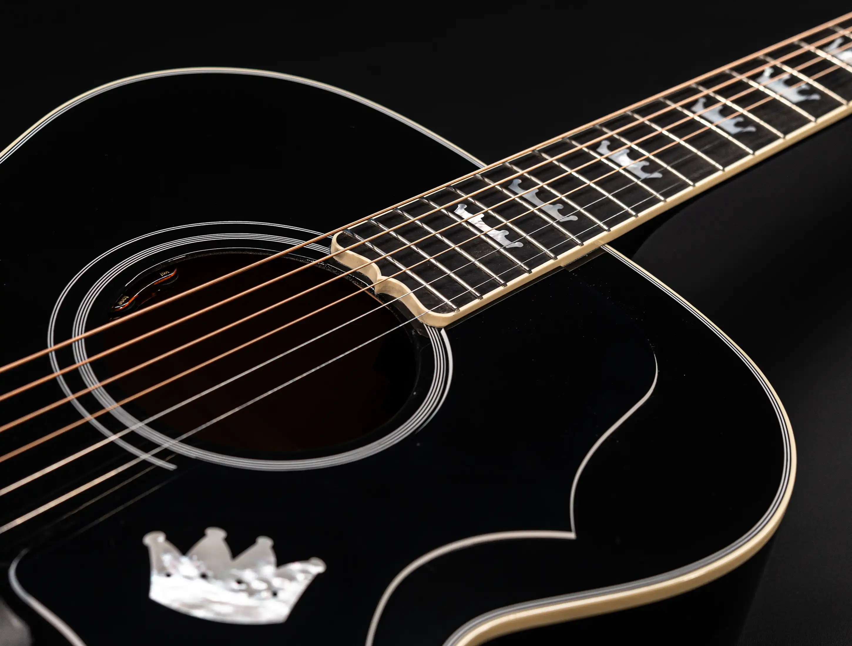 Show gallery (26 images) a154116 Gibson-SJ-200-King-Crown-of-Rock-and-Roll-Custom-Shop