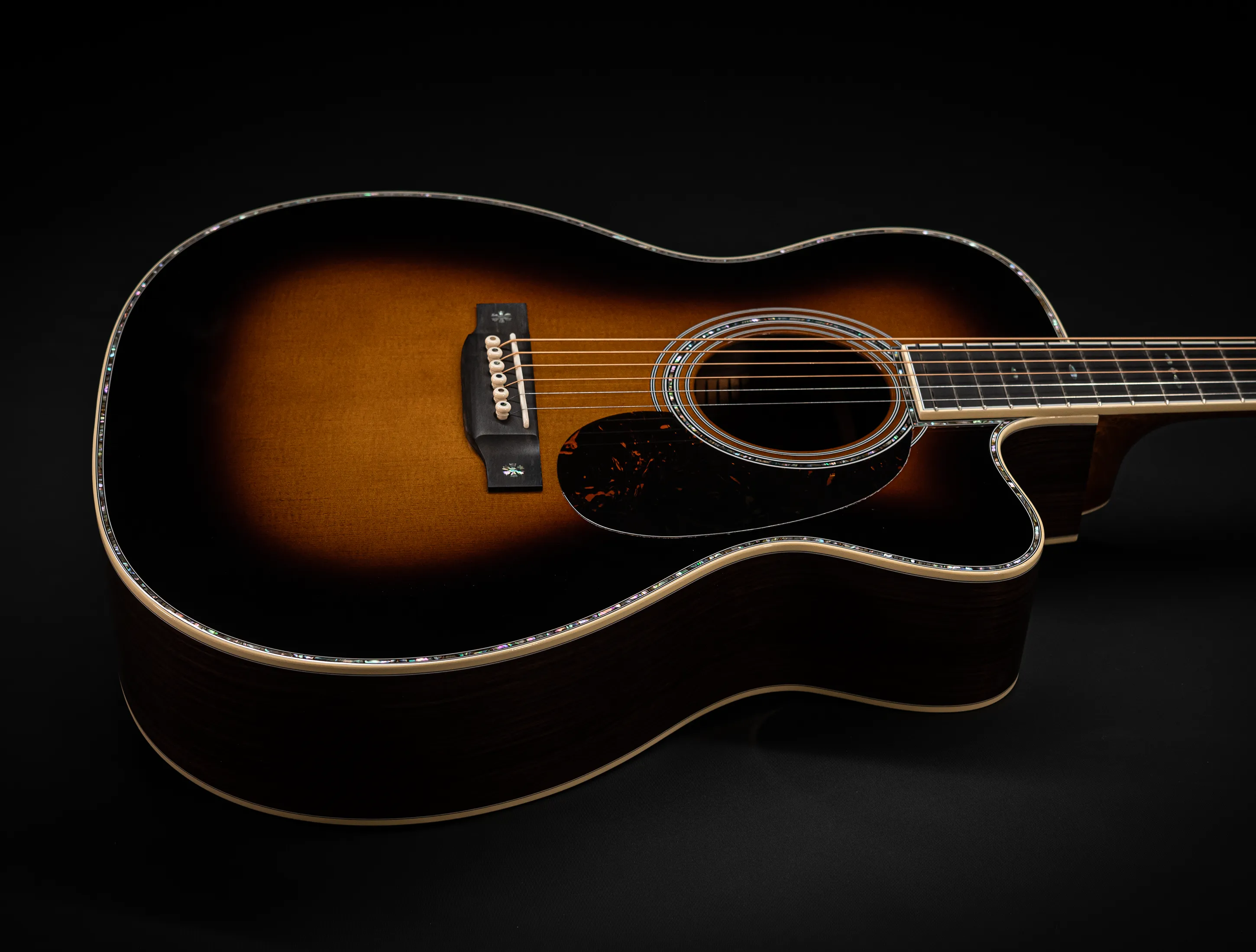 Show gallery (33 images) a162194 Martin 000-42C Custom Shop Golden Era Cutaway 1935 Sunburst