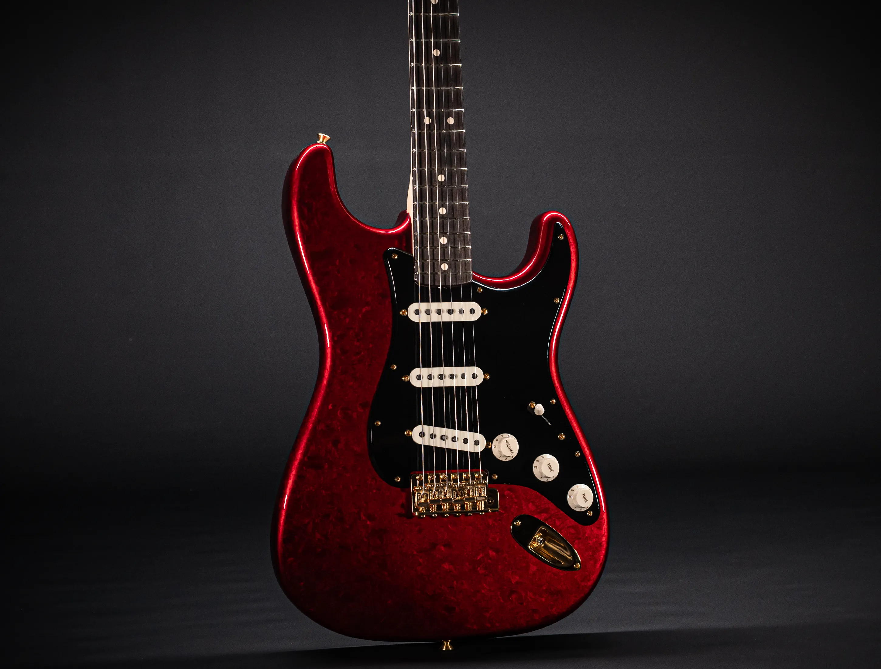 Fender Senior Masterbuilt Dale Wilson 1960 Stratocaster - Candy Apple Red Over 24K Gold Leaf