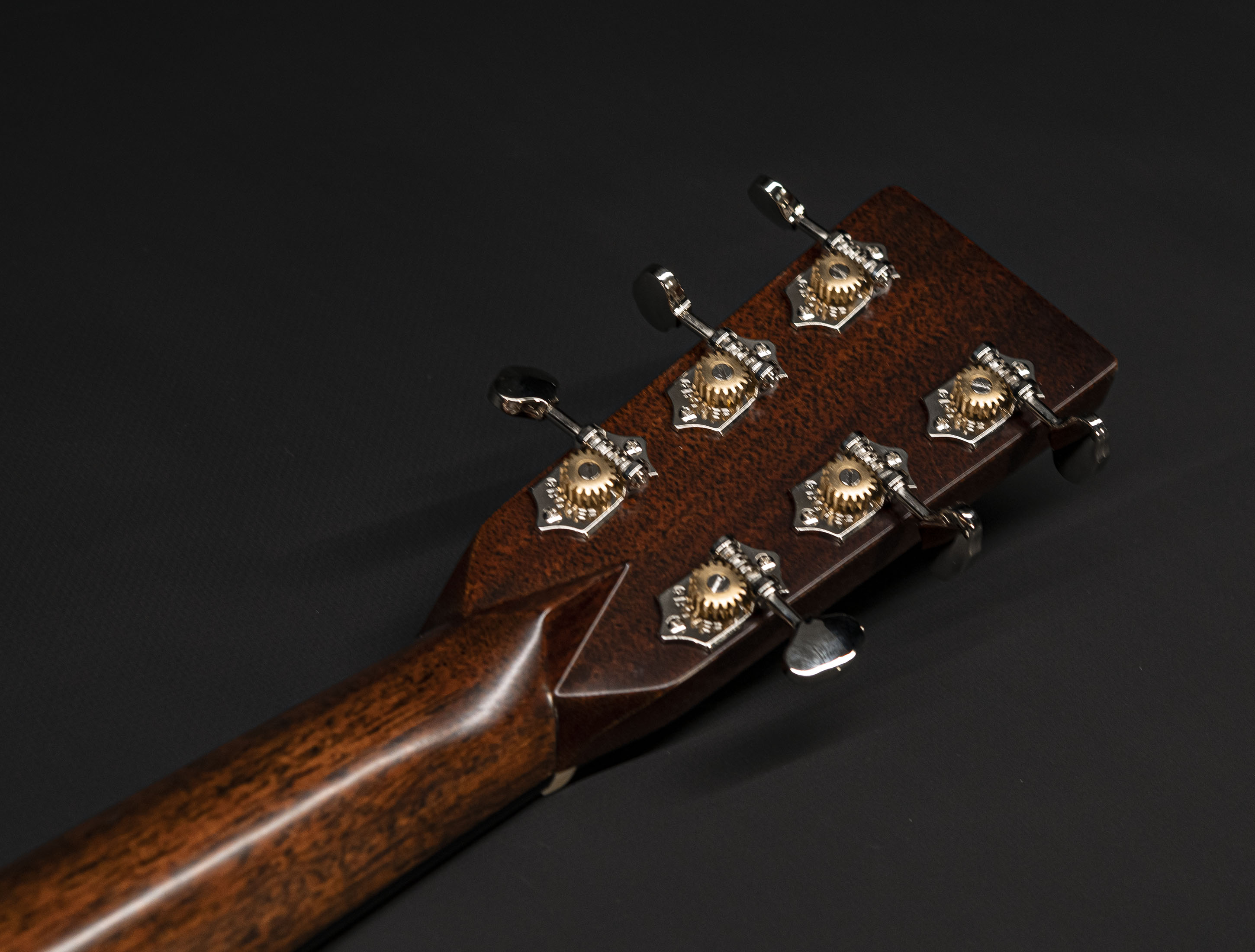 Galerie anzeigen (24 Bilder) a126339 martin-000-28bl-brooke-ligertwood-sunburst