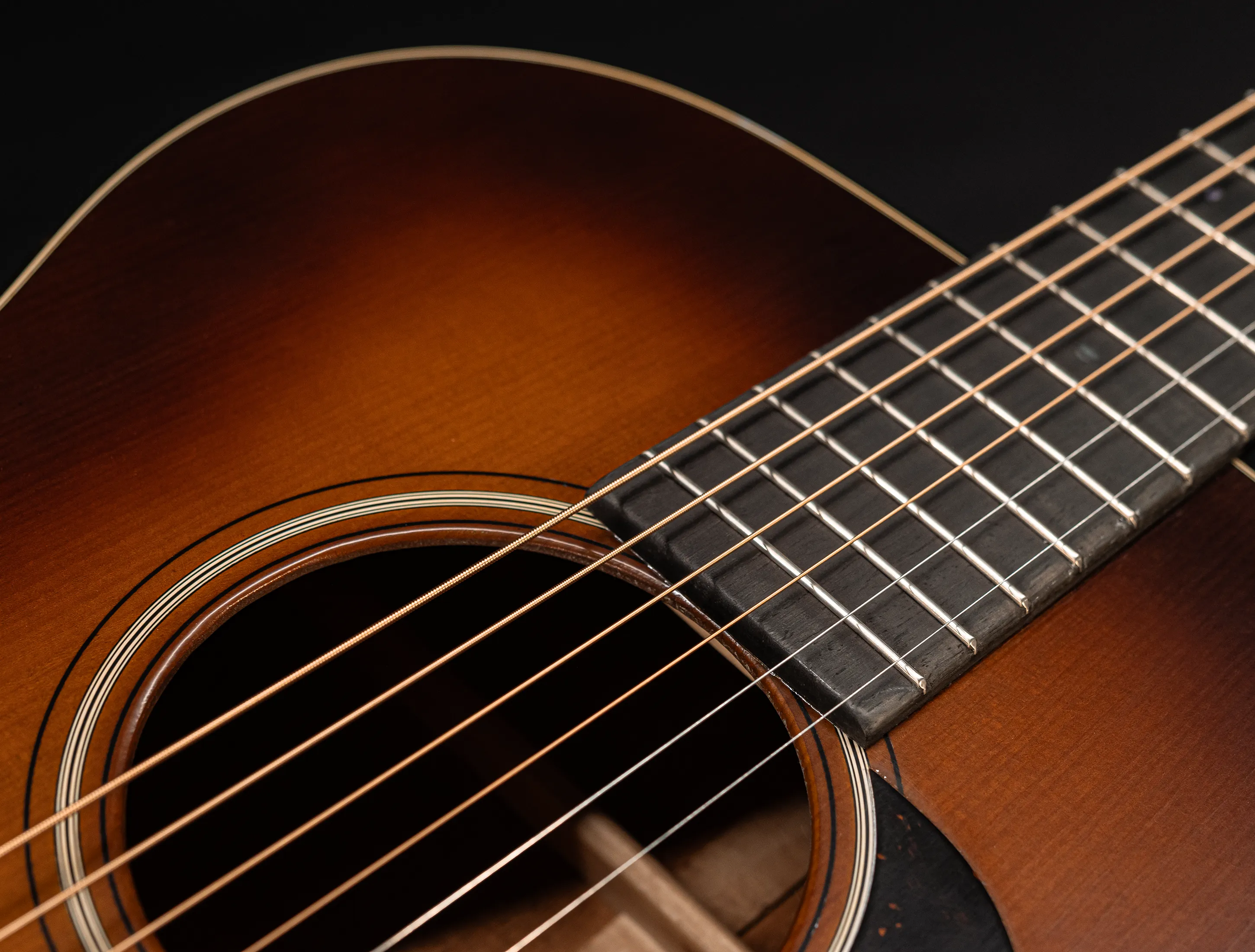 Show gallery (32 images) a156492-Martin Custom Shop 000-18 Authentic 1937 Vintage Low Gloss - Ambertone Burst Stage 1 Aging