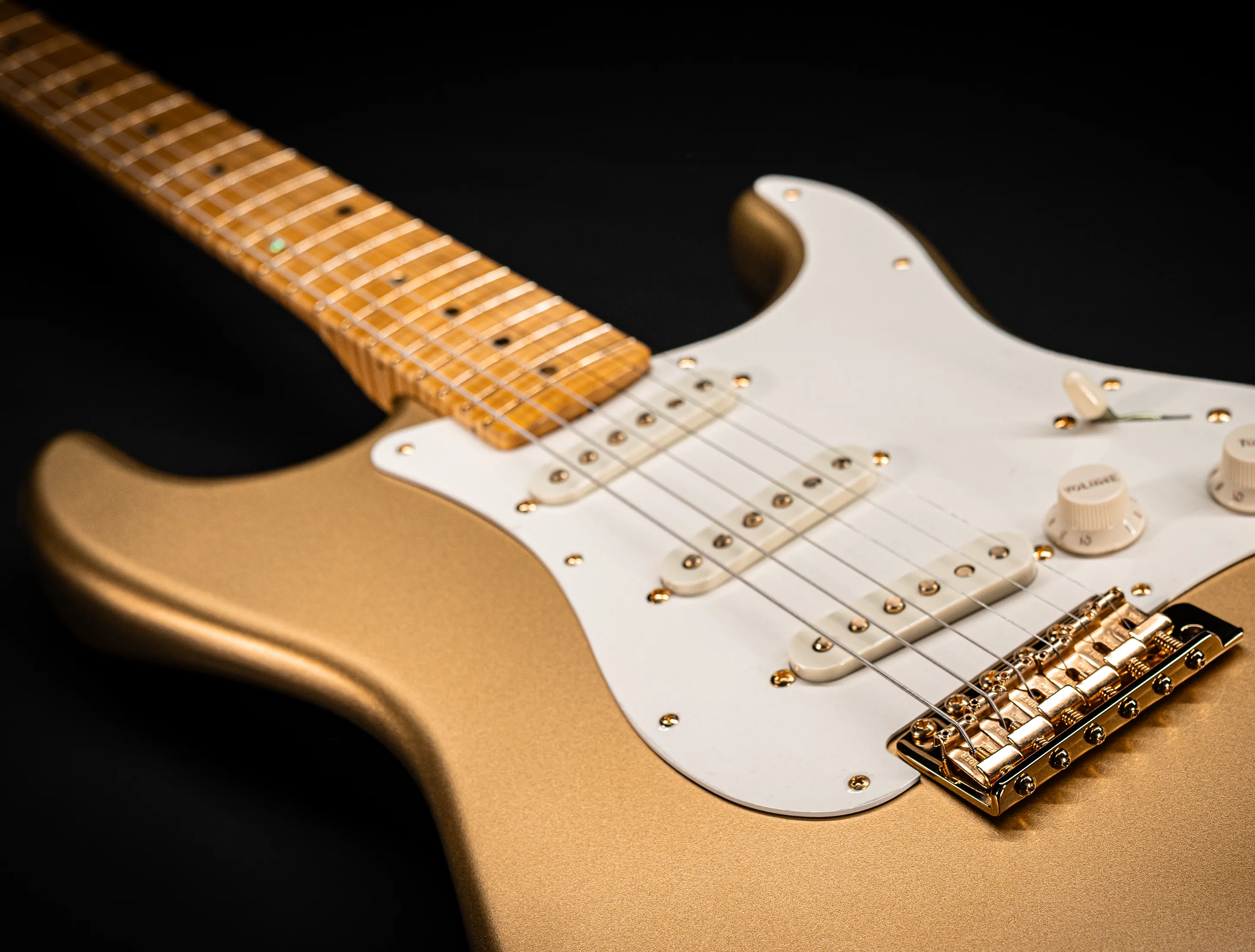 Fender 70th Anniversary Limited Stratocaster NOS Mastergrade Flame AAAA Neck - Aztec Gold